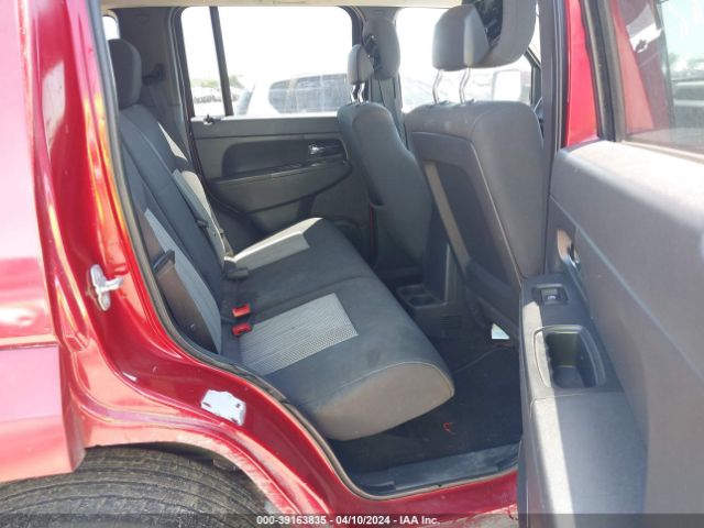 Photo 7 VIN: 1J4PP2GK9AW119235 - JEEP LIBERTY 