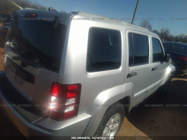 Photo 3 VIN: 1J4PP2GK9BW588701 - JEEP LIBERTY 