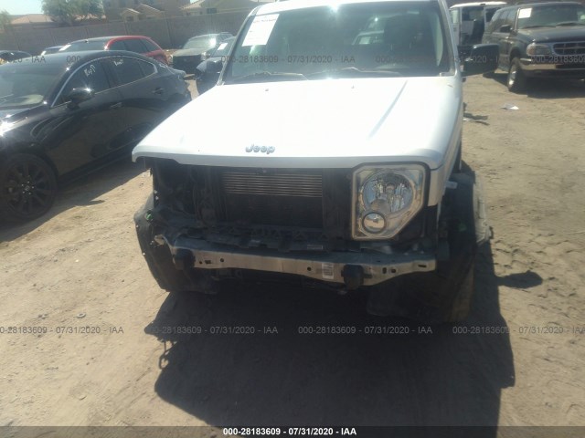 Photo 5 VIN: 1J4PP2GKXBW594877 - JEEP LIBERTY 