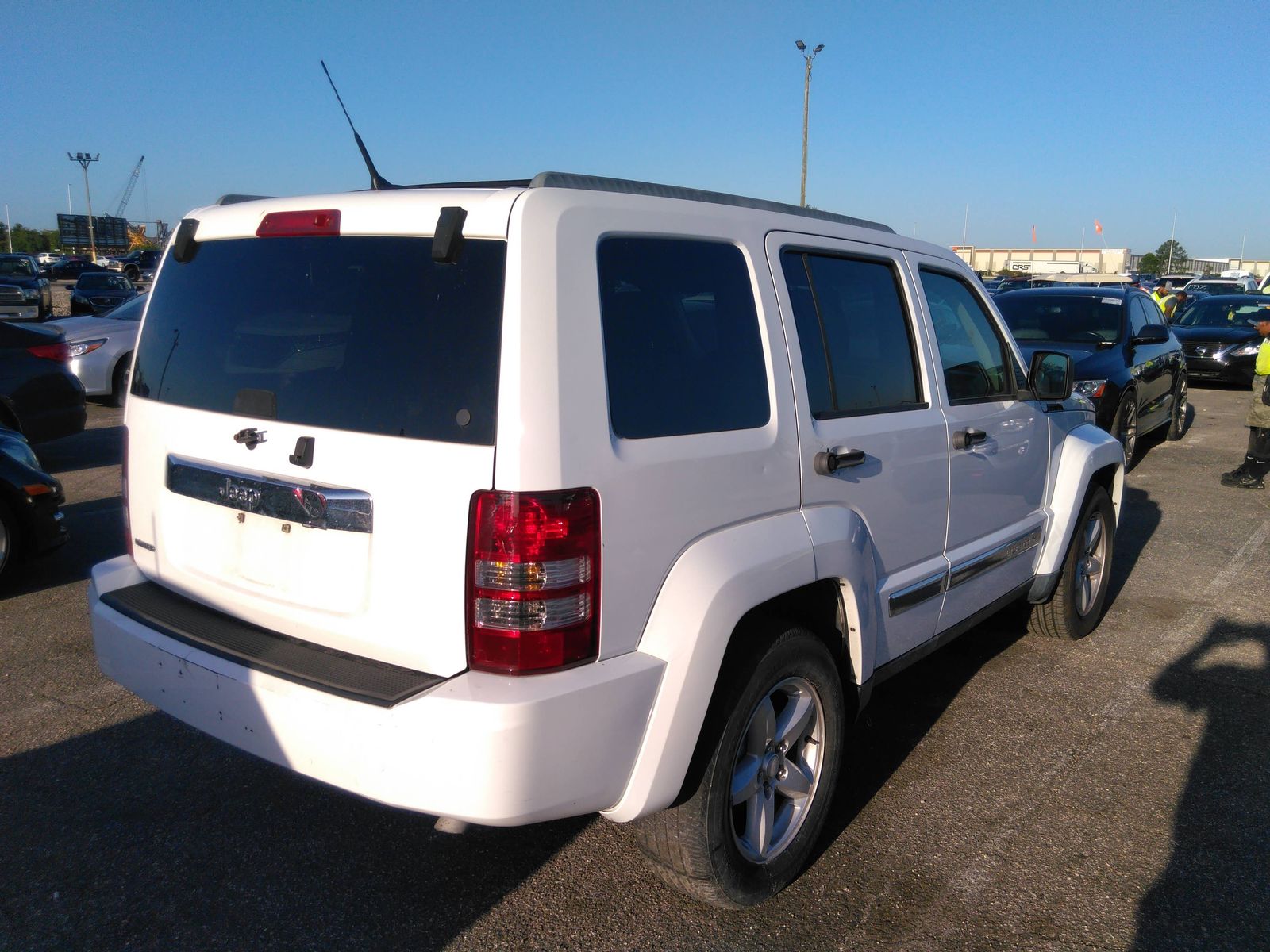 Photo 1 VIN: 1J4PP5GK0BW513998 - JEEP LIBERTY 4X2 