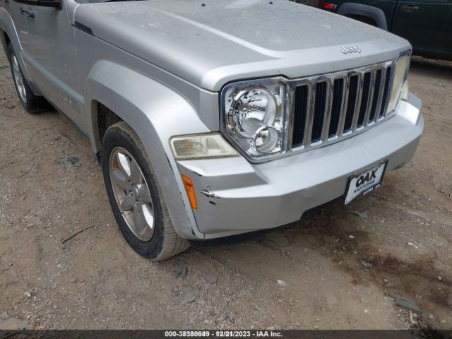 Photo 5 VIN: 1J4PP5GK1BW530566 - JEEP LIBERTY 