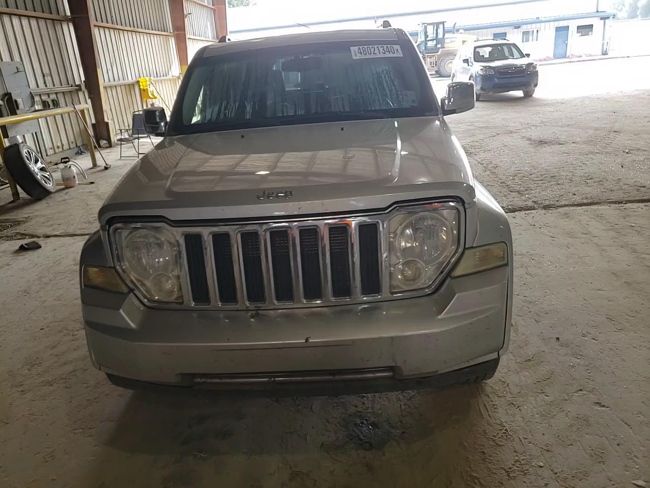 Photo 10 VIN: 1J4PP5GK4AW110525 - JEEP LIBERTY LI 