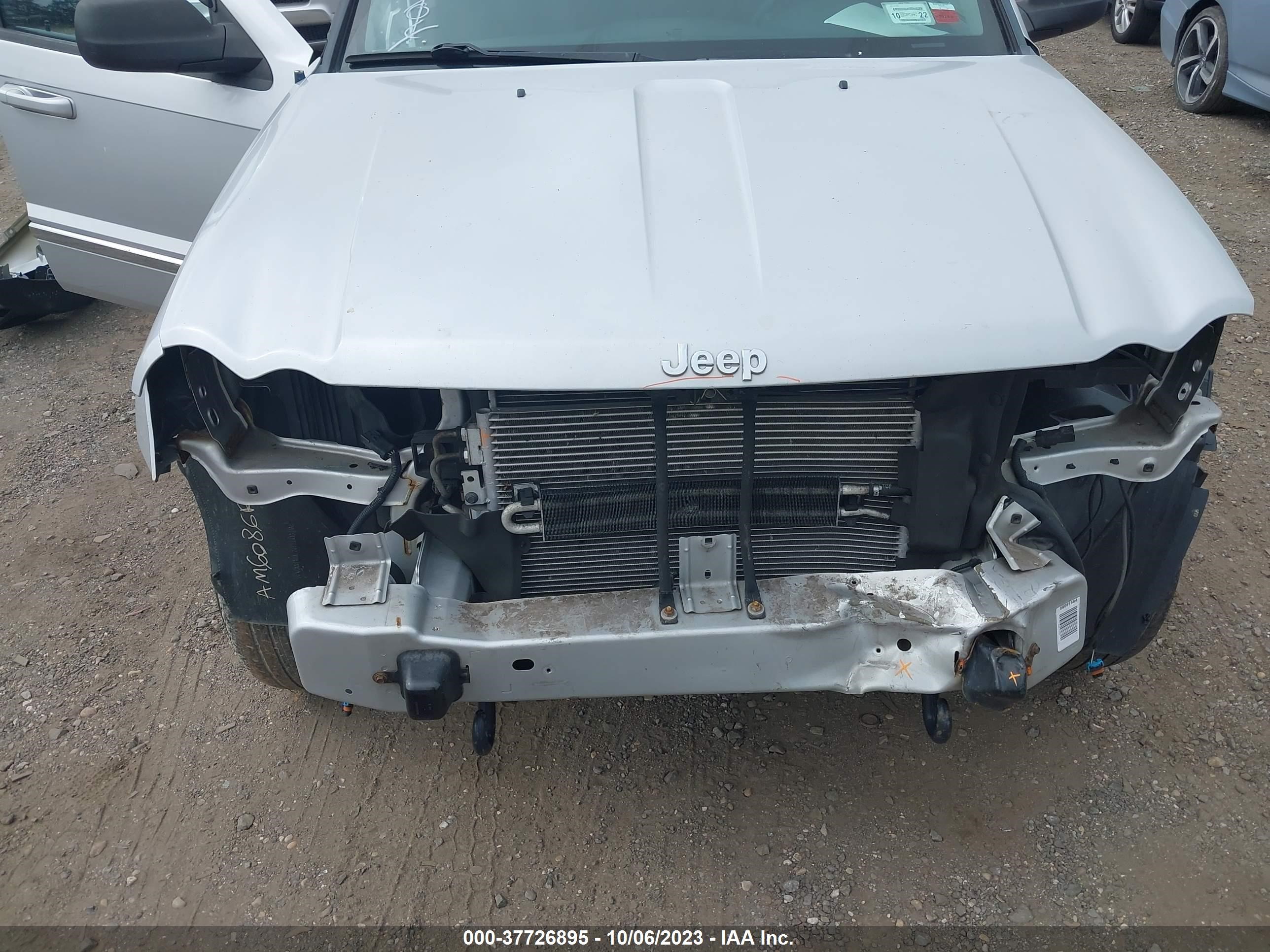 Photo 5 VIN: 1J4PR4GK3AC143778 - JEEP GRAND CHEROKEE 