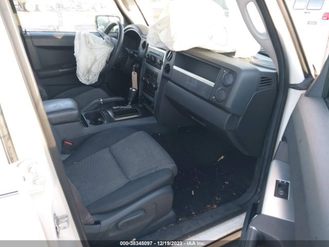 Photo 4 VIN: 1J4RG4GK0AC125382 - JEEP COMMANDER 