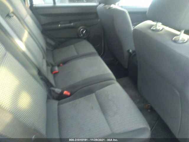 Photo 7 VIN: 1J4RG4GK2AC127652 - JEEP COMMANDER 