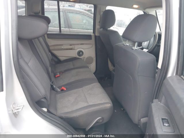 Photo 7 VIN: 1J4RG4GK2AC132172 - JEEP COMMANDER 