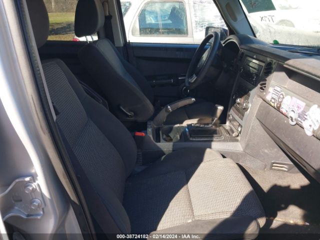 Photo 4 VIN: 1J4RG4GK7AC128182 - JEEP COMMANDER 