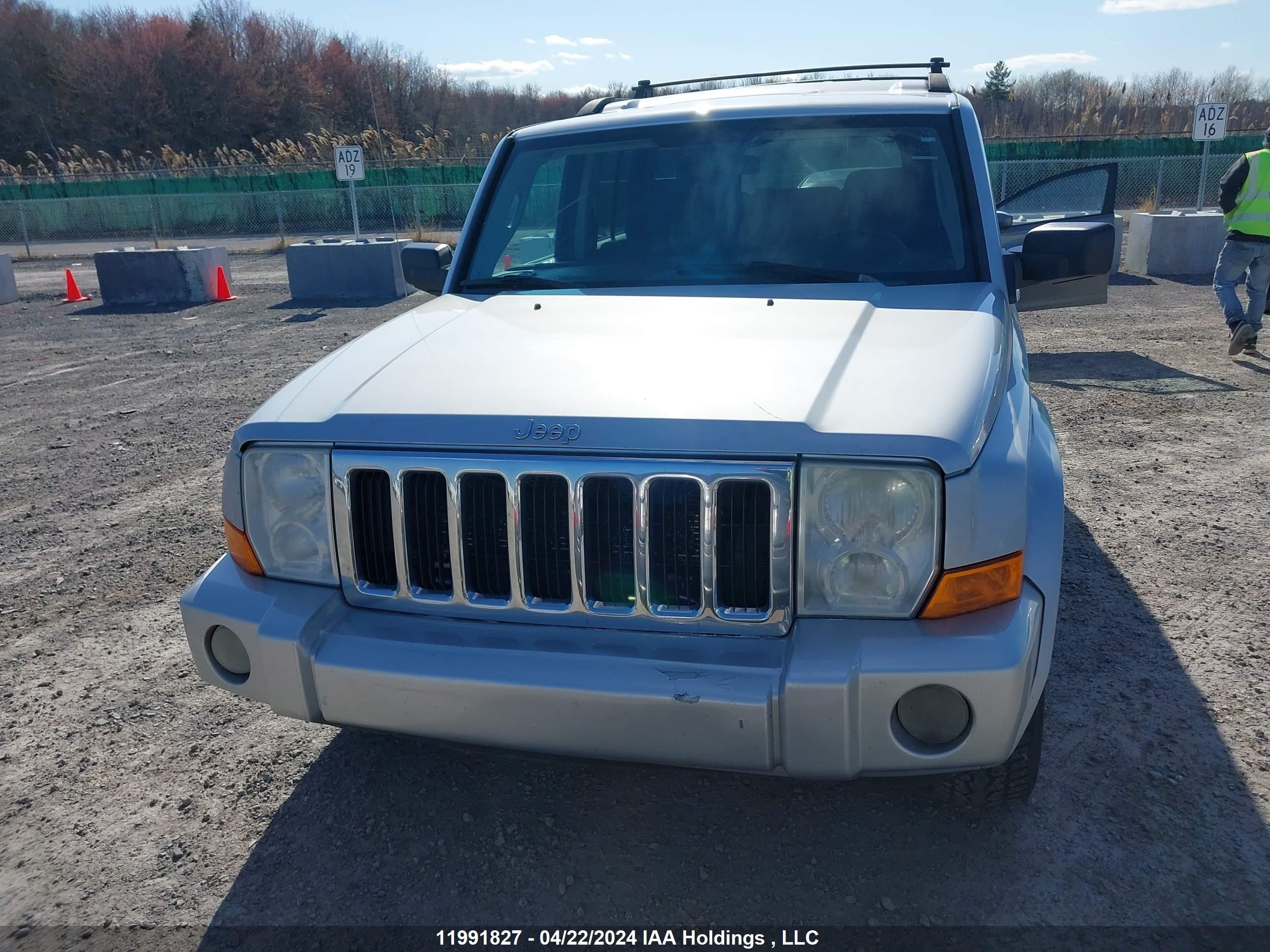 Photo 11 VIN: 1J4RG4GKXAC104426 - JEEP COMMANDER 