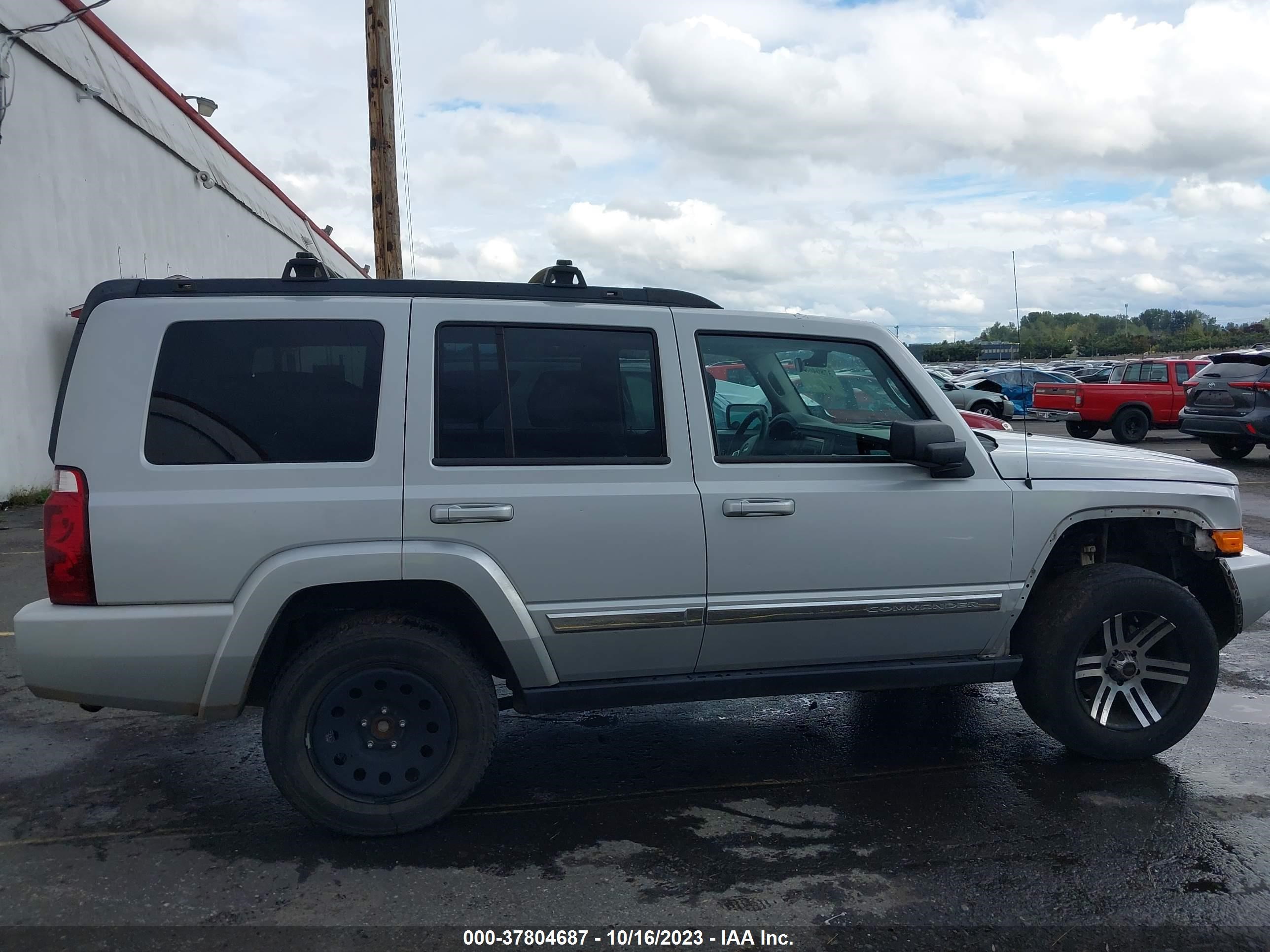 Photo 13 VIN: 1J4RG4GKXAC112848 - JEEP COMMANDER 