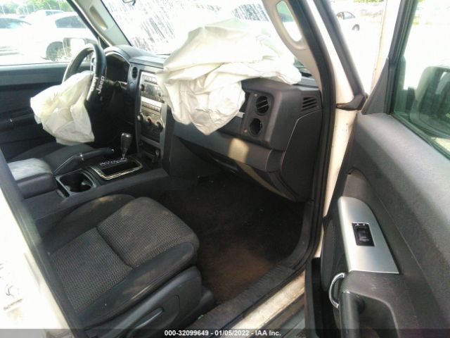 Photo 4 VIN: 1J4RH4GK6AC115680 - JEEP COMMANDER 