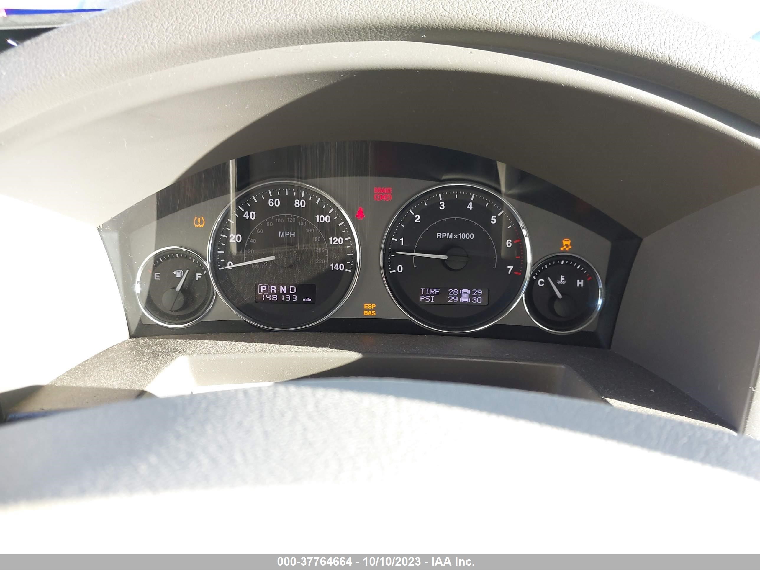 Photo 6 VIN: 1J4RH5GT0AC114152 - JEEP COMMANDER 