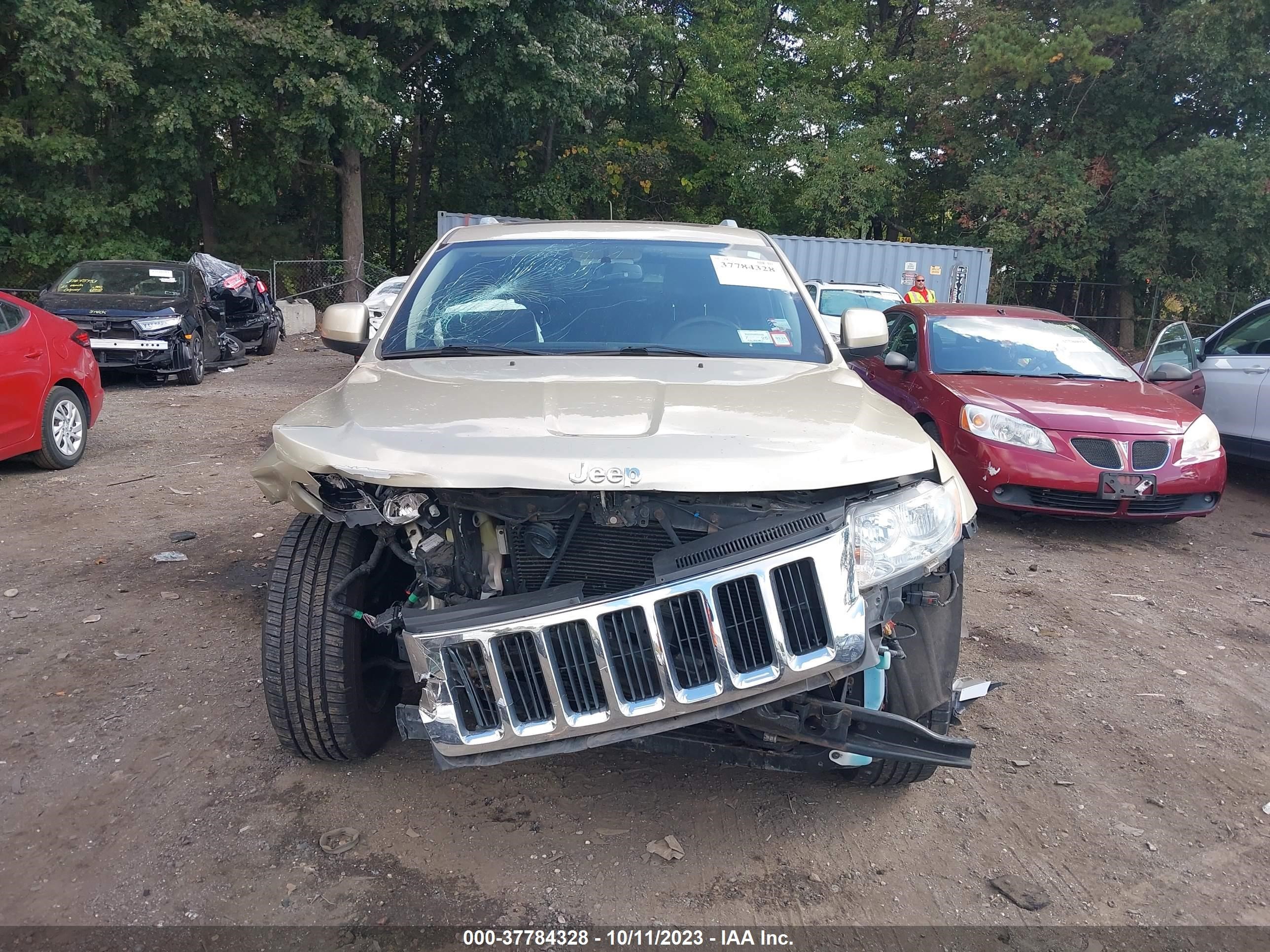 Photo 12 VIN: 1J4RR4GG3BC597745 - JEEP GRAND CHEROKEE 