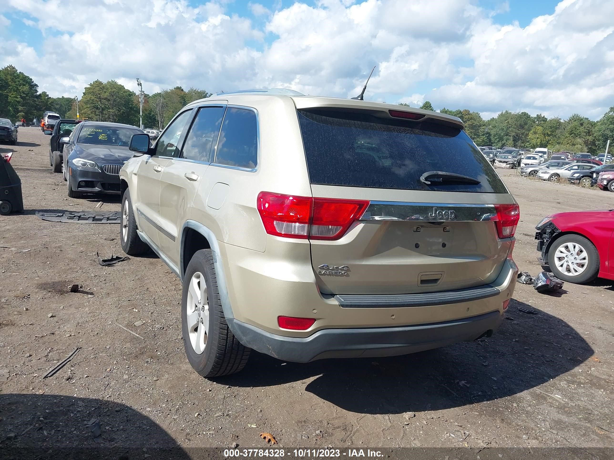 Photo 2 VIN: 1J4RR4GG3BC597745 - JEEP GRAND CHEROKEE 