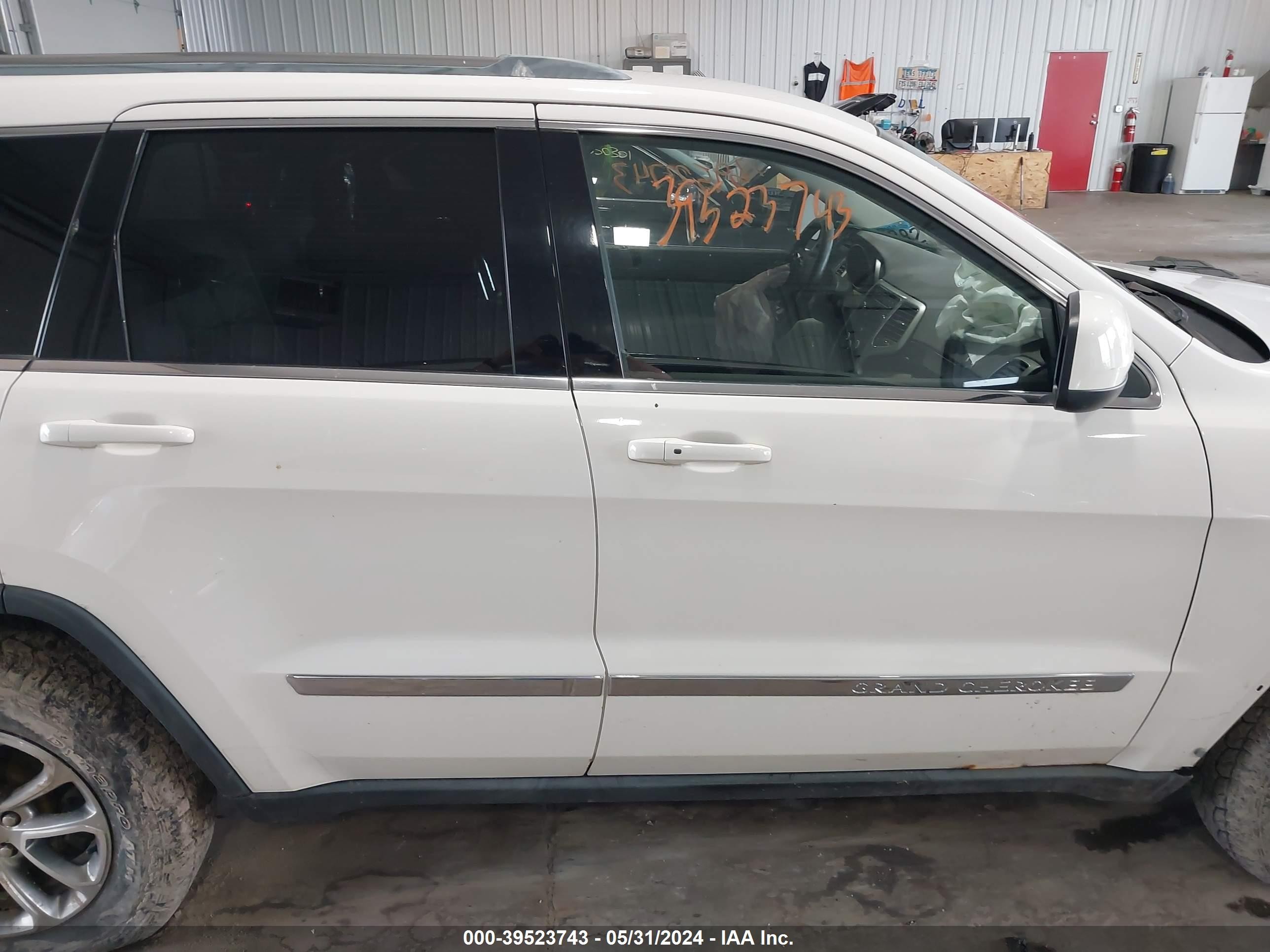 Photo 13 VIN: 1J4RR4GGXBC587746 - JEEP GRAND CHEROKEE 