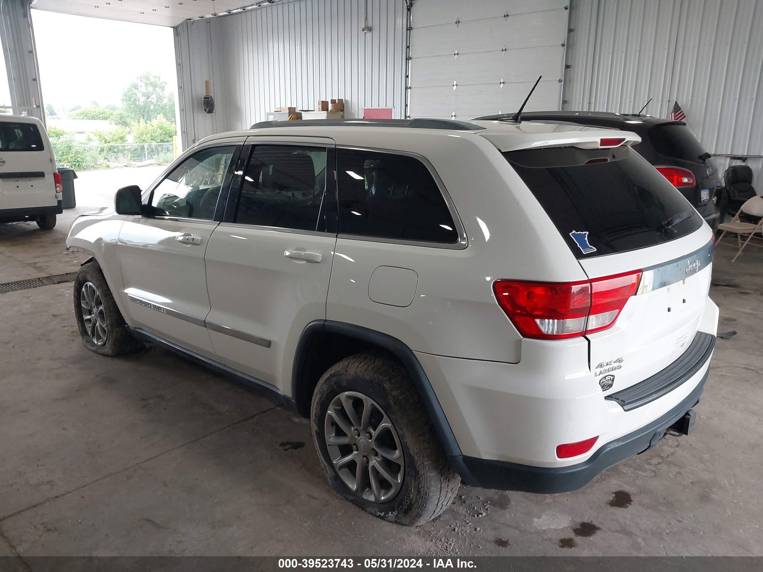 Photo 2 VIN: 1J4RR4GGXBC587746 - JEEP GRAND CHEROKEE 