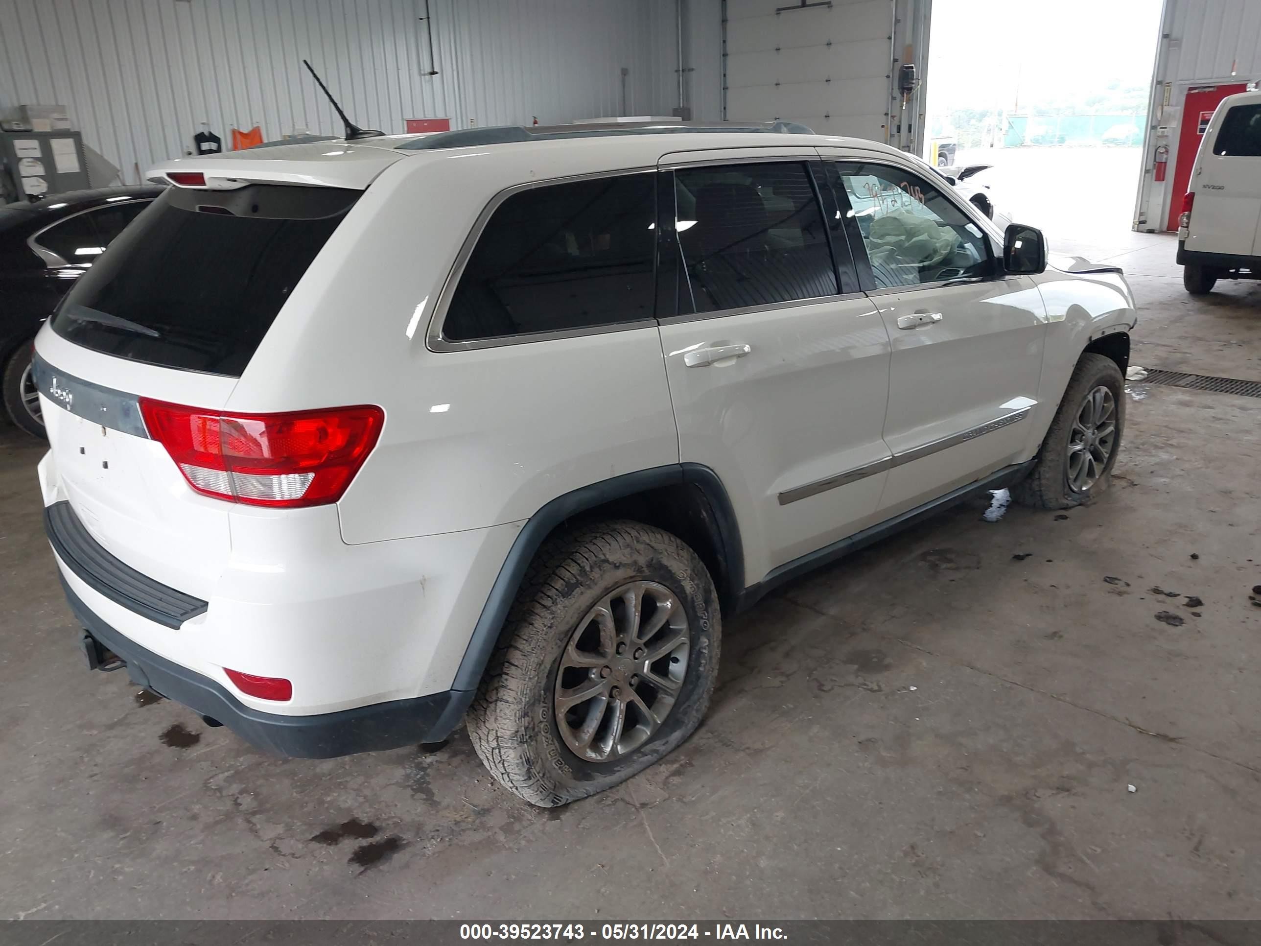 Photo 3 VIN: 1J4RR4GGXBC587746 - JEEP GRAND CHEROKEE 