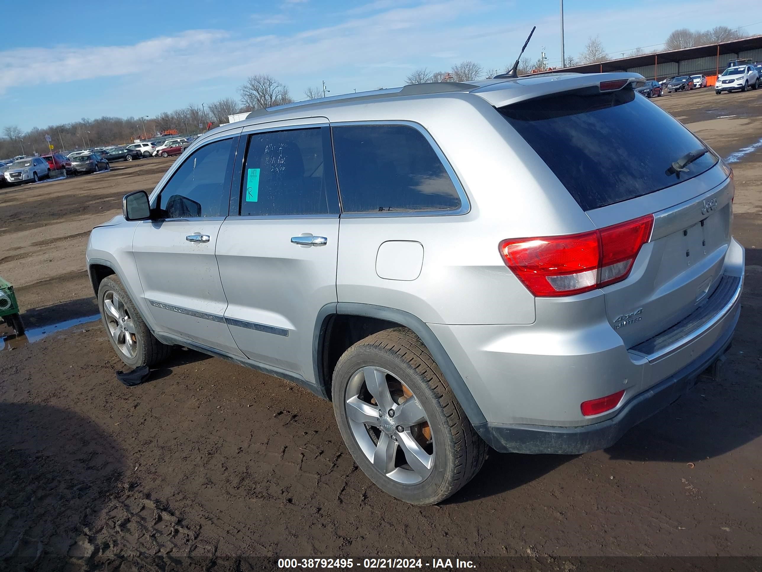 Photo 2 VIN: 1J4RR5GG1BC631445 - JEEP GRAND CHEROKEE 