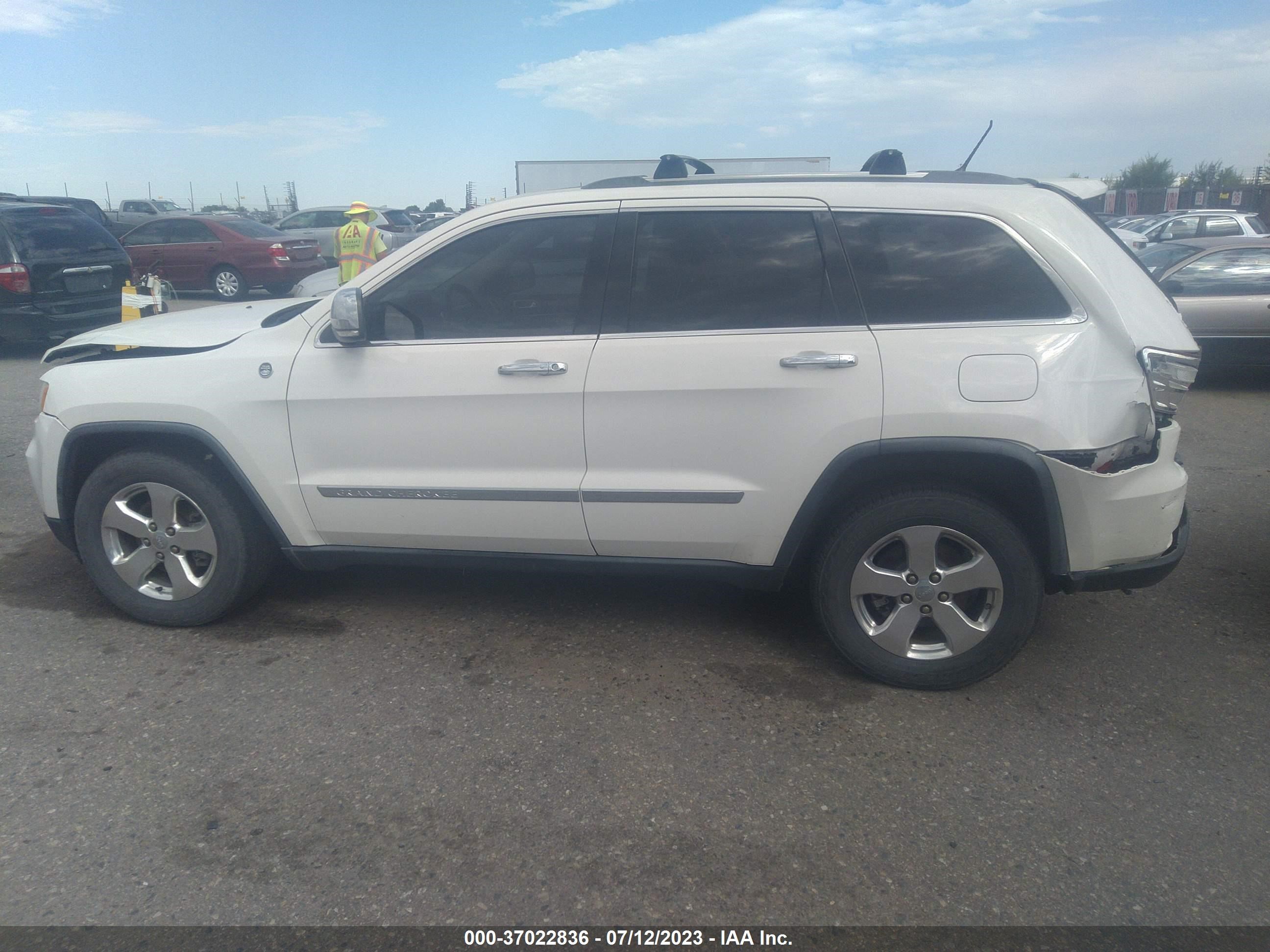 Photo 13 VIN: 1J4RR5GG6BC612163 - JEEP GRAND CHEROKEE 