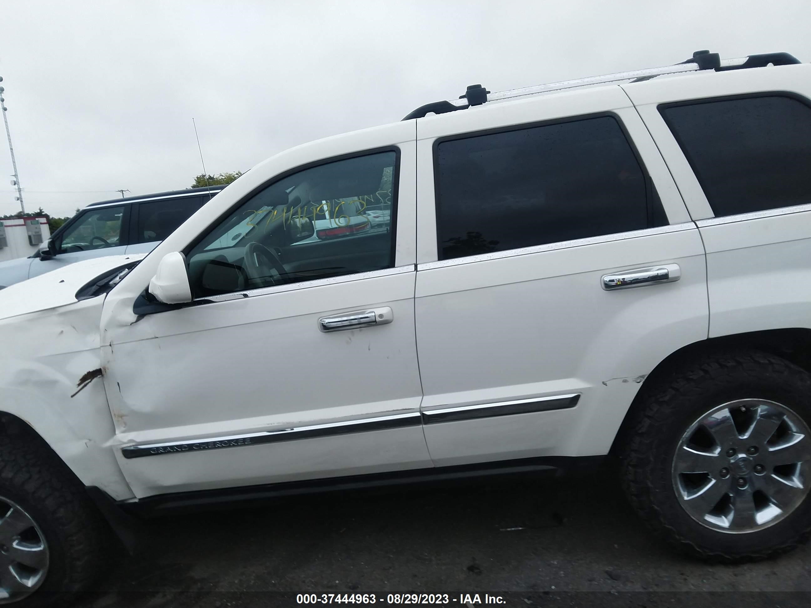 Photo 13 VIN: 1J4RR5GT7AC109205 - JEEP GRAND CHEROKEE 