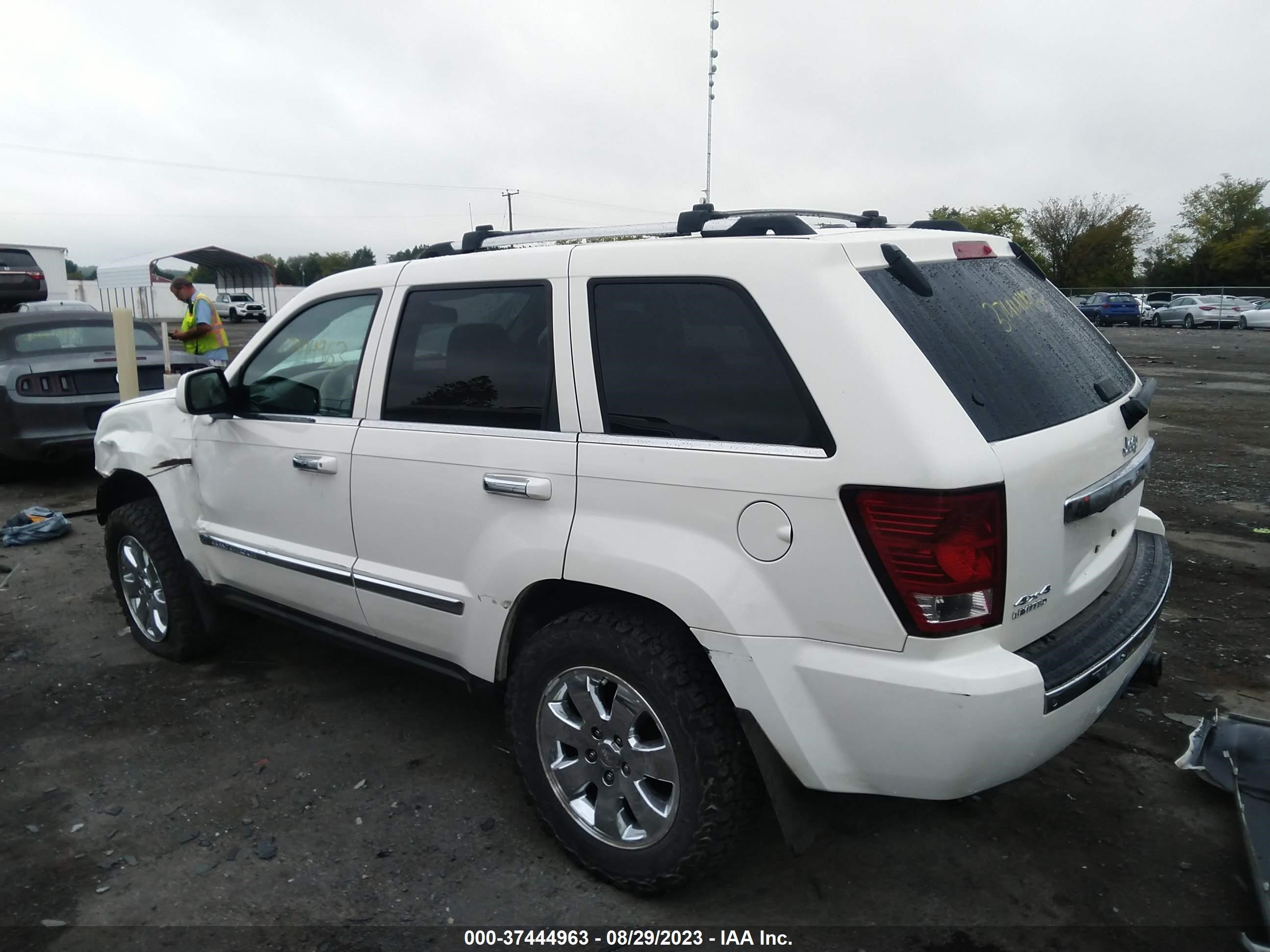 Photo 2 VIN: 1J4RR5GT7AC109205 - JEEP GRAND CHEROKEE 