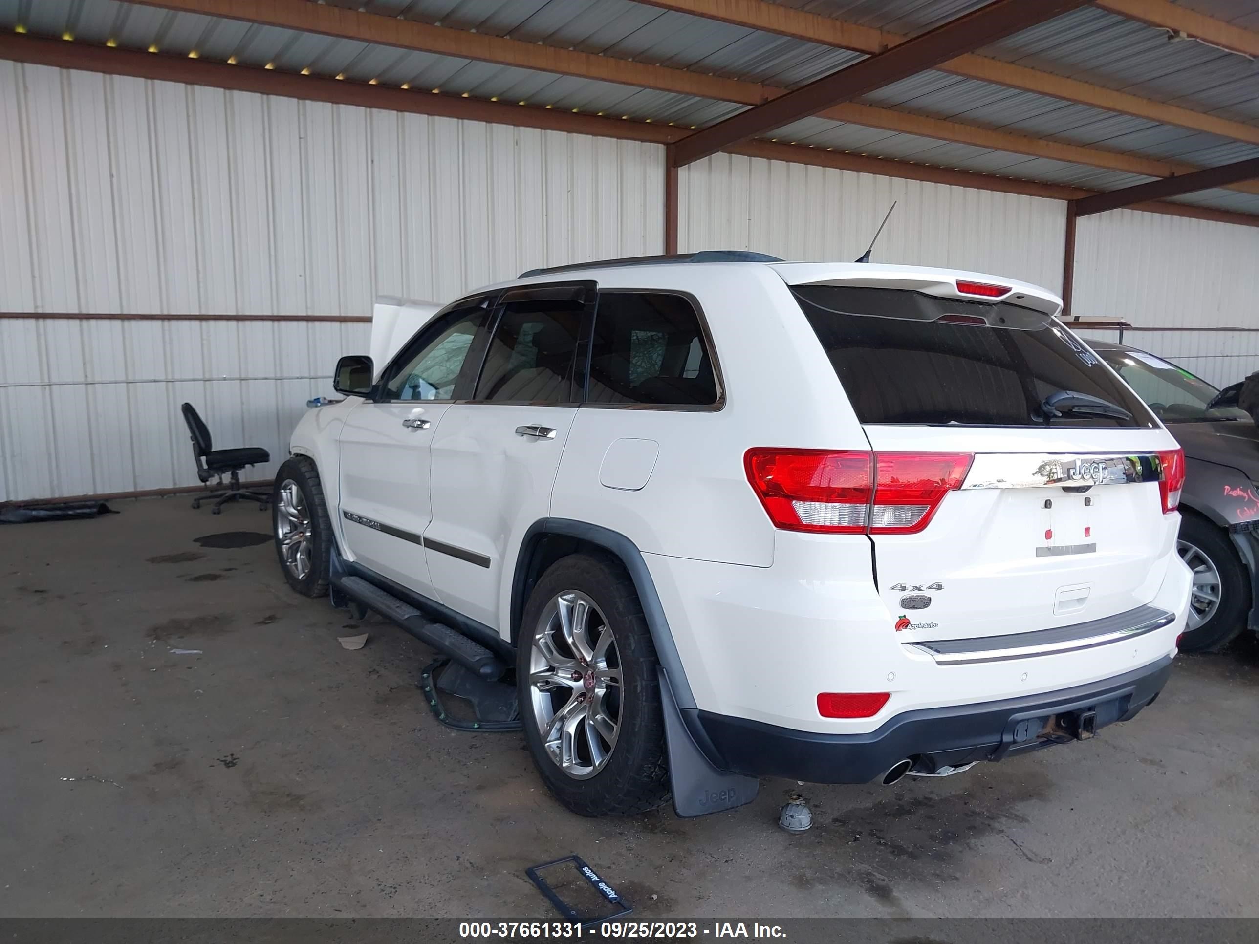 Photo 2 VIN: 1J4RR6GT2BC564809 - JEEP GRAND CHEROKEE 