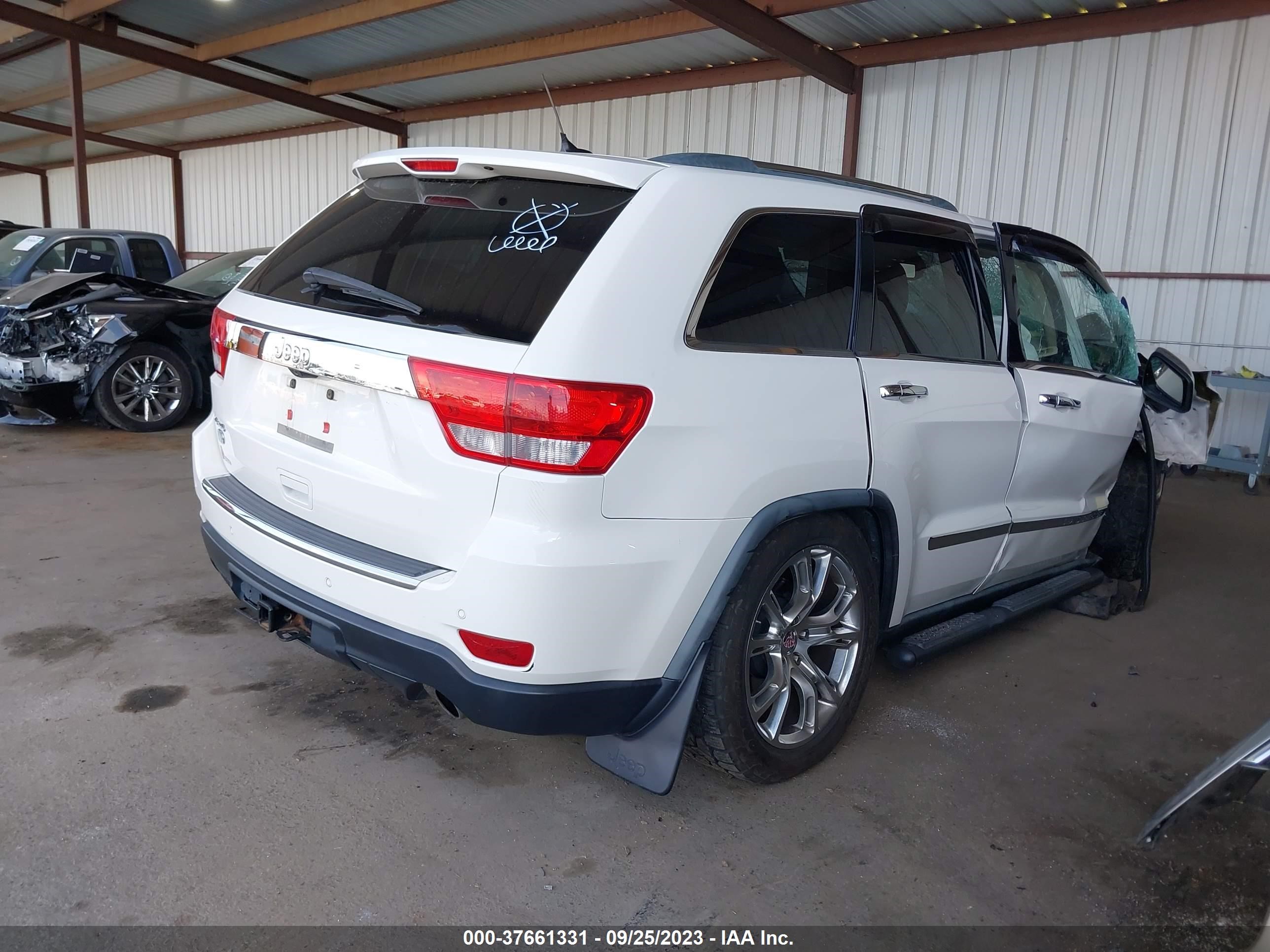 Photo 3 VIN: 1J4RR6GT2BC564809 - JEEP GRAND CHEROKEE 