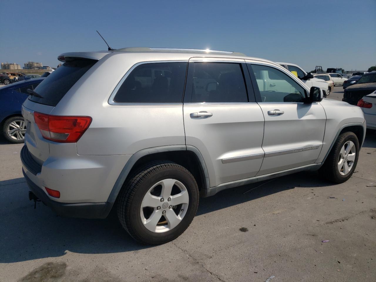 Photo 2 VIN: 1J4RS4GG0BC672275 - JEEP GRAND CHEROKEE 