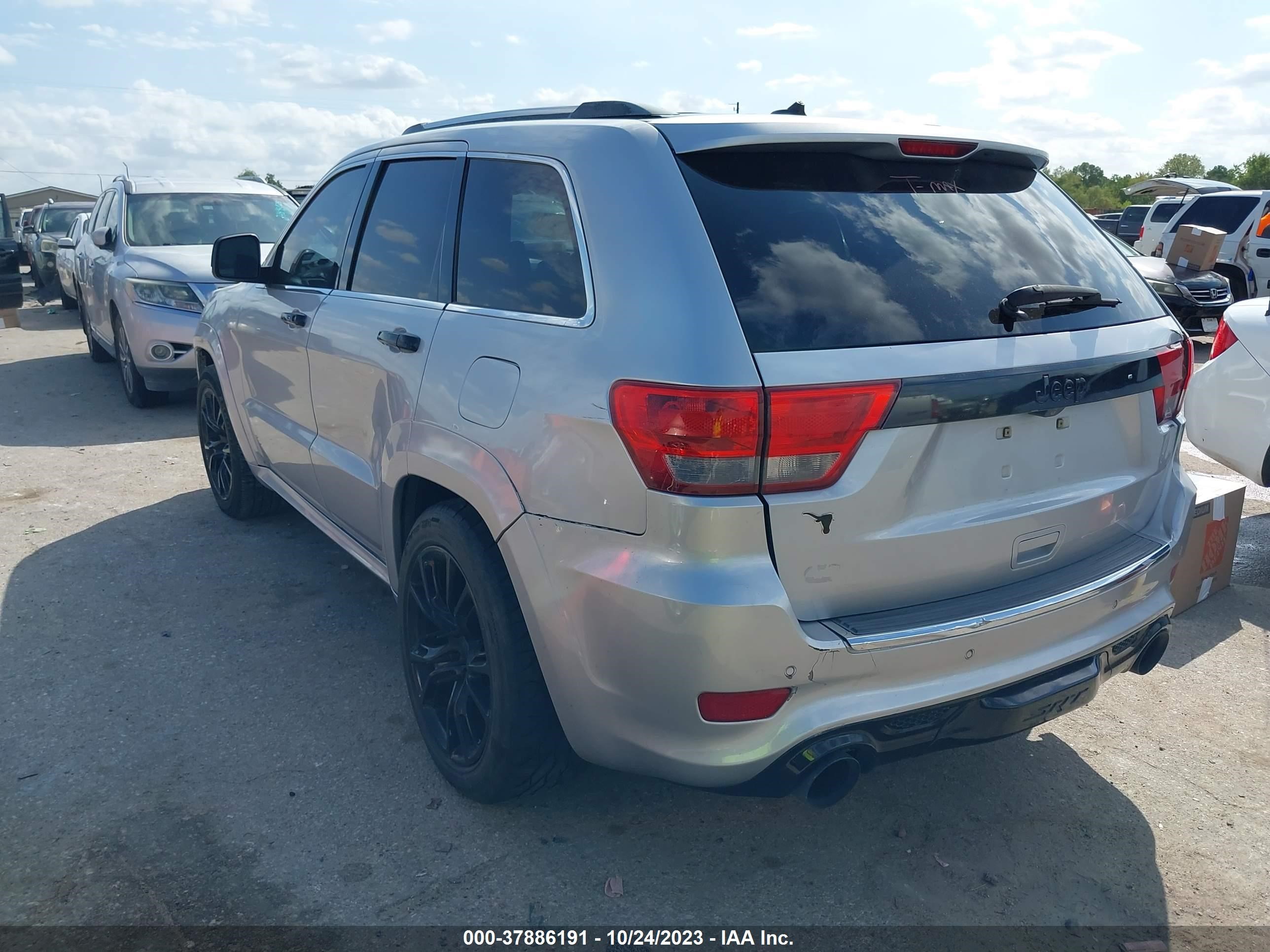 Photo 2 VIN: 1J4RS6GT5BC601940 - JEEP GRAND CHEROKEE 