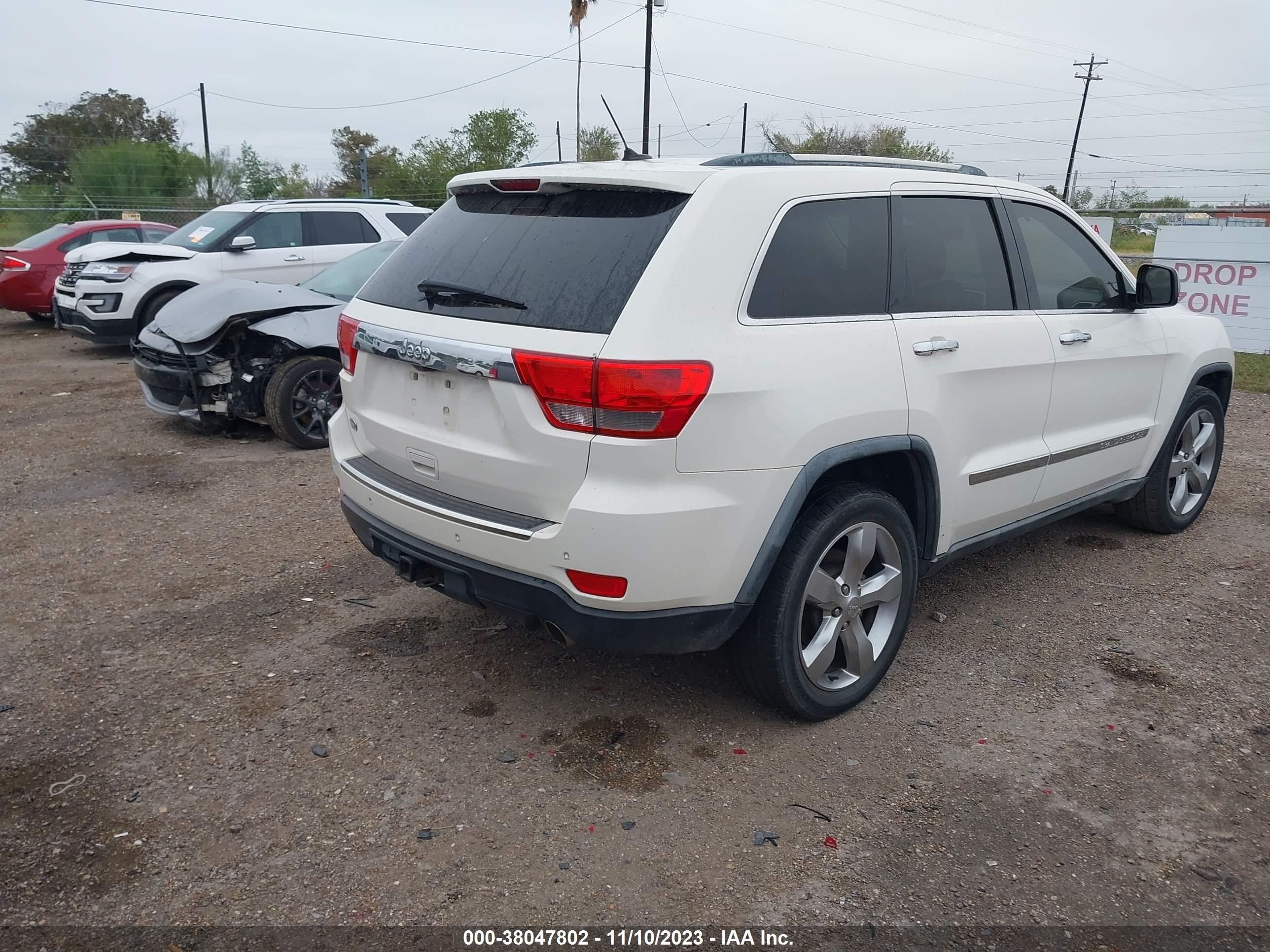 Photo 3 VIN: 1J4RS6GTXBC524112 - JEEP GRAND CHEROKEE 