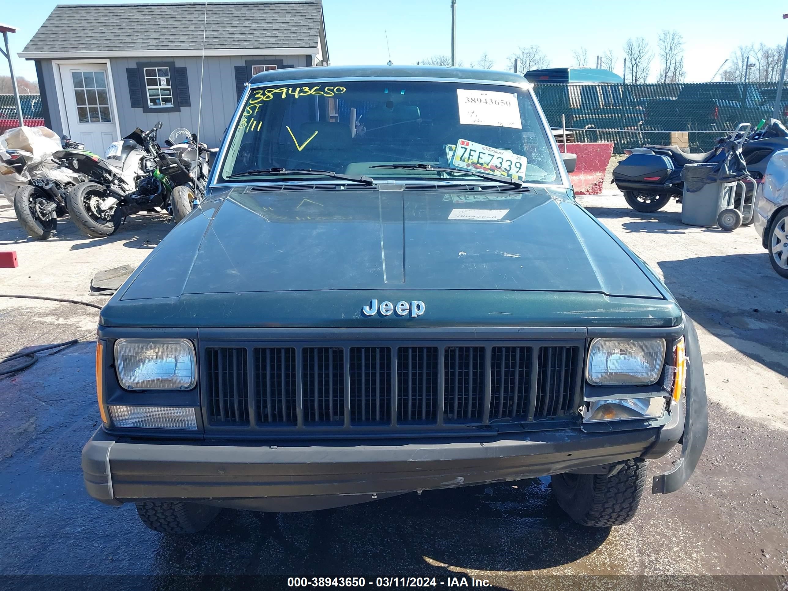 Photo 10 VIN: 1J7FJ26S6ML583980 - JEEP NULL 