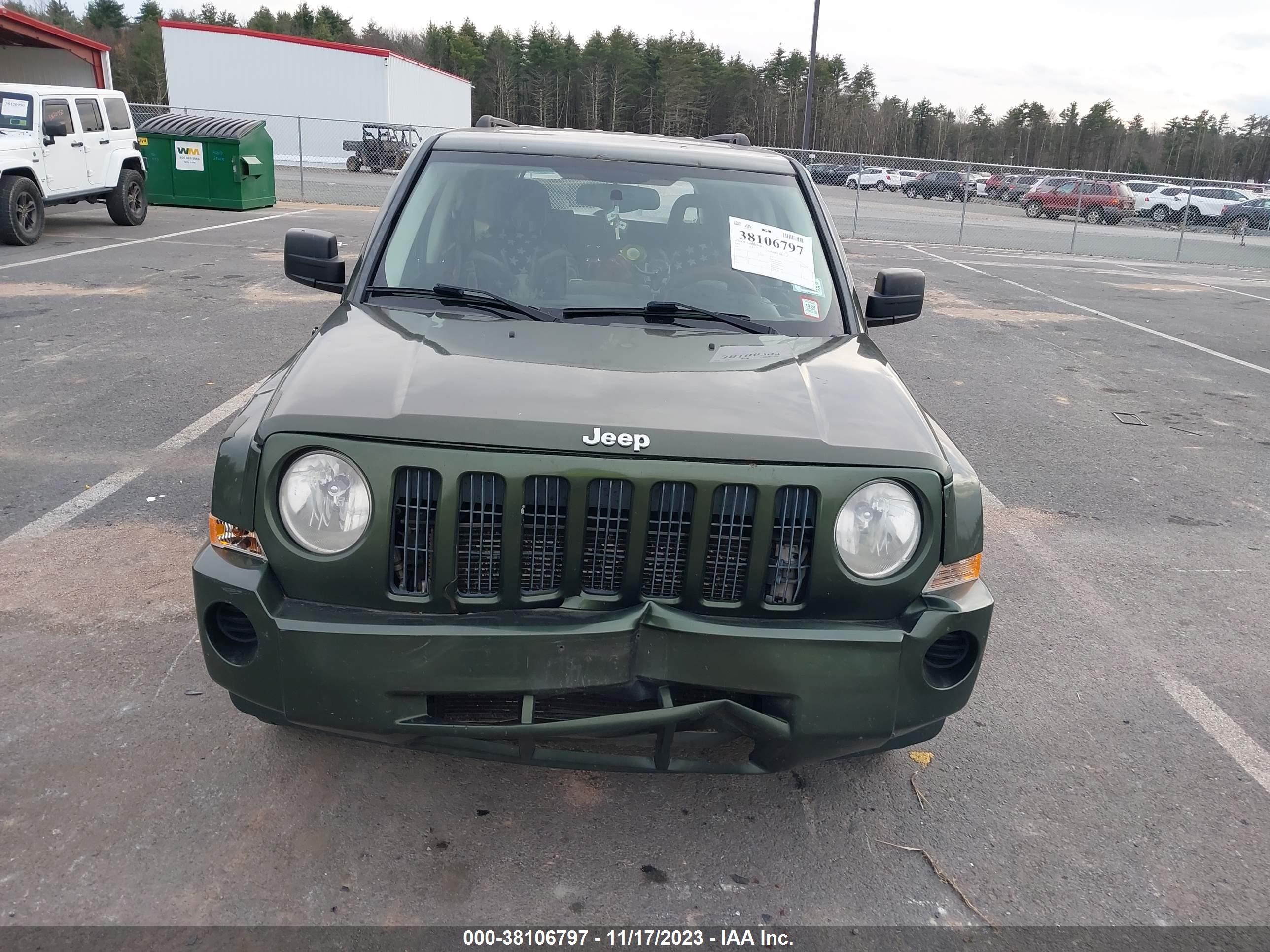 Photo 11 VIN: 1J8FF28W08D639683 - JEEP LIBERTY (PATRIOT) 