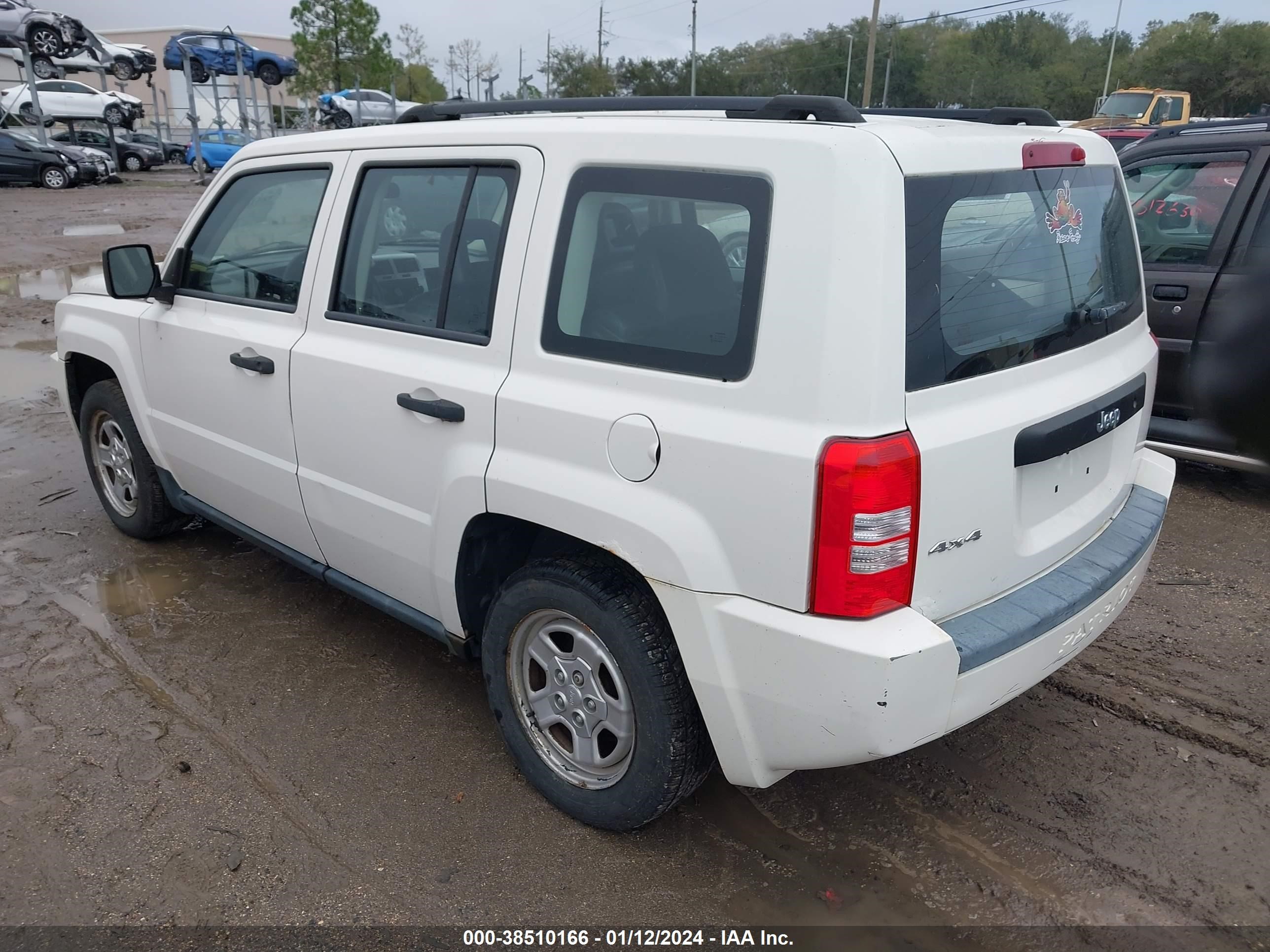 Photo 2 VIN: 1J8FF28W28D778388 - JEEP LIBERTY (PATRIOT) 