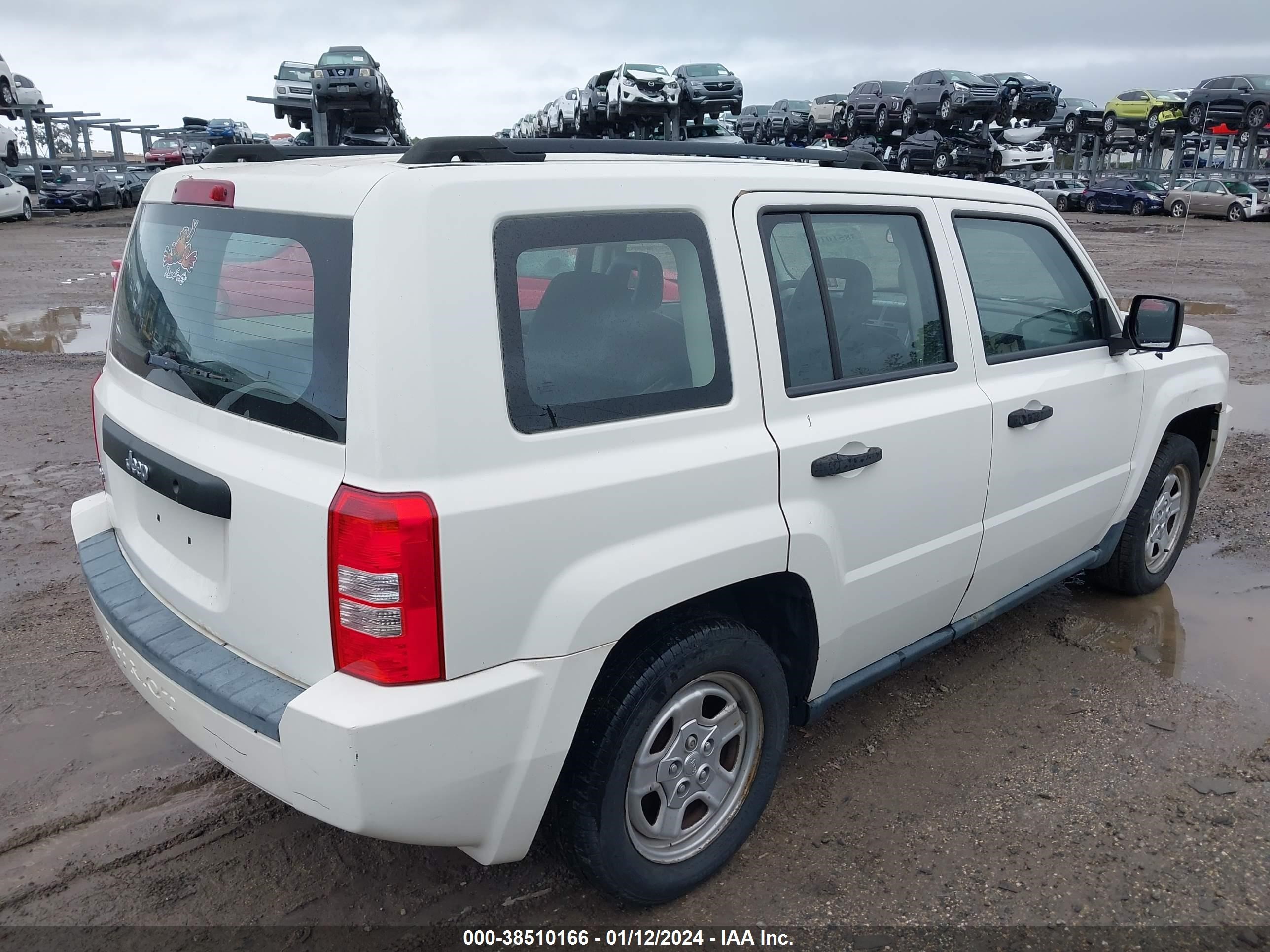 Photo 3 VIN: 1J8FF28W28D778388 - JEEP LIBERTY (PATRIOT) 