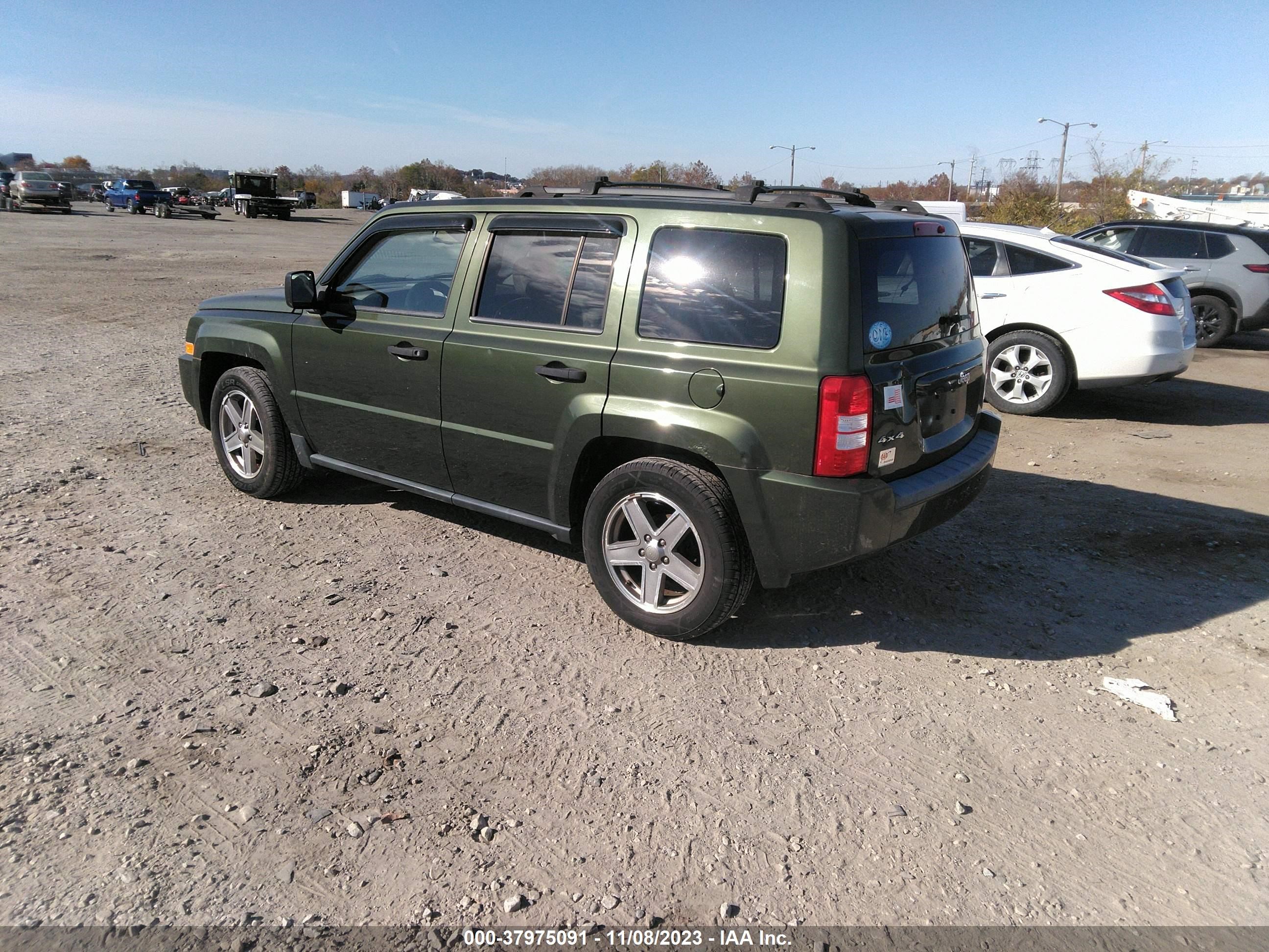 Photo 2 VIN: 1J8FF28W38D515617 - JEEP LIBERTY (PATRIOT) 