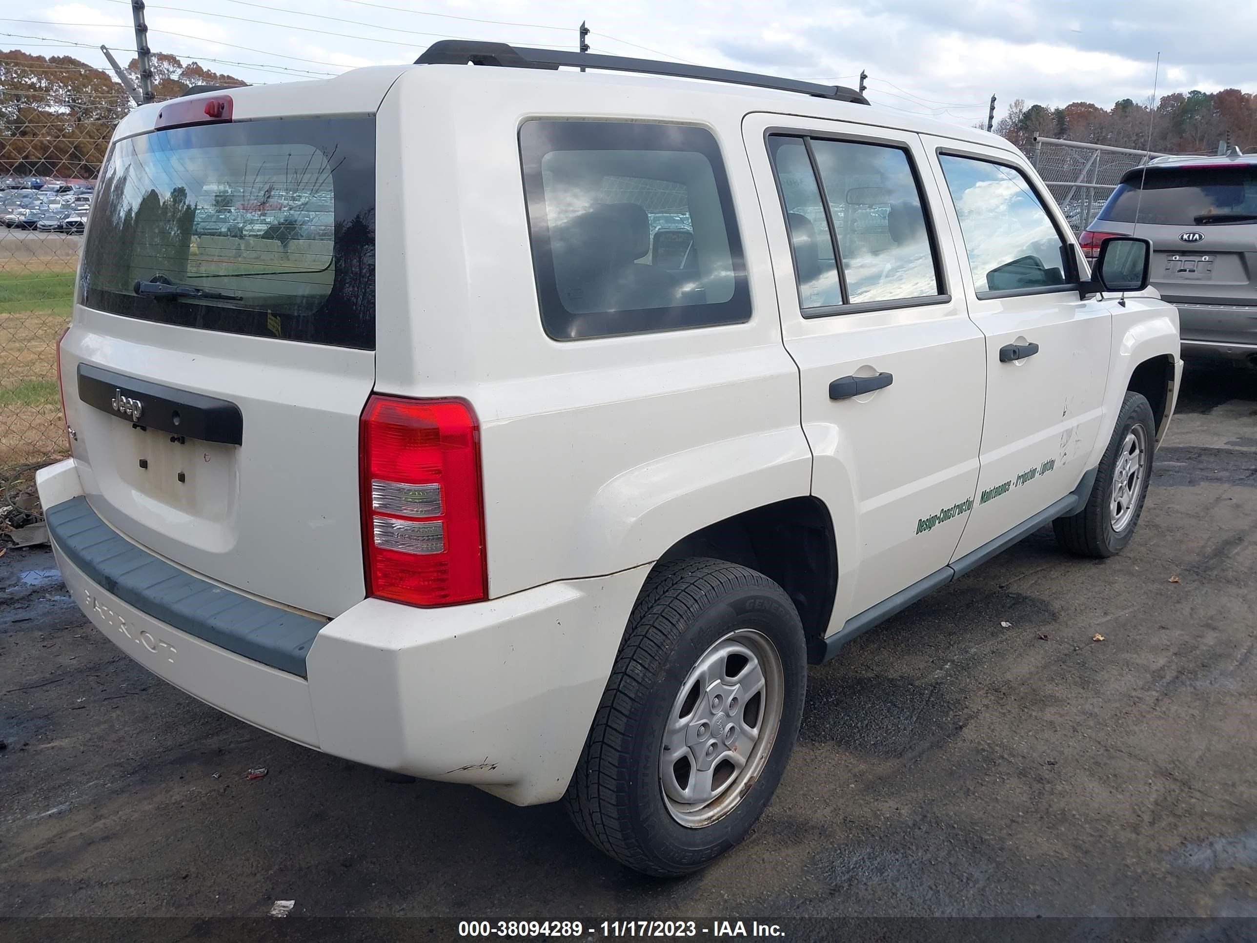 Photo 3 VIN: 1J8FF28W38D588809 - JEEP LIBERTY (PATRIOT) 