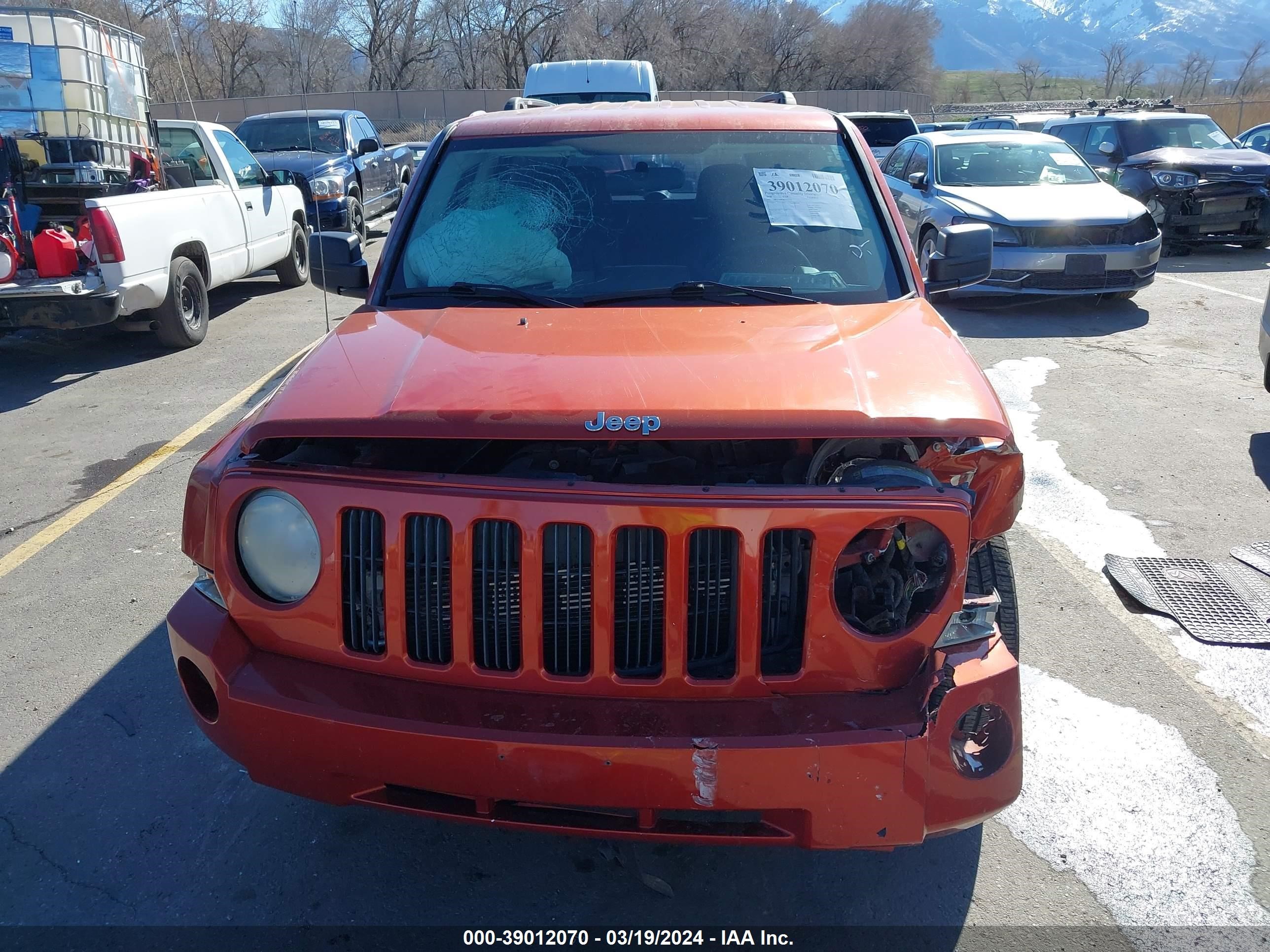 Photo 11 VIN: 1J8FF28W58D746910 - JEEP LIBERTY (PATRIOT) 