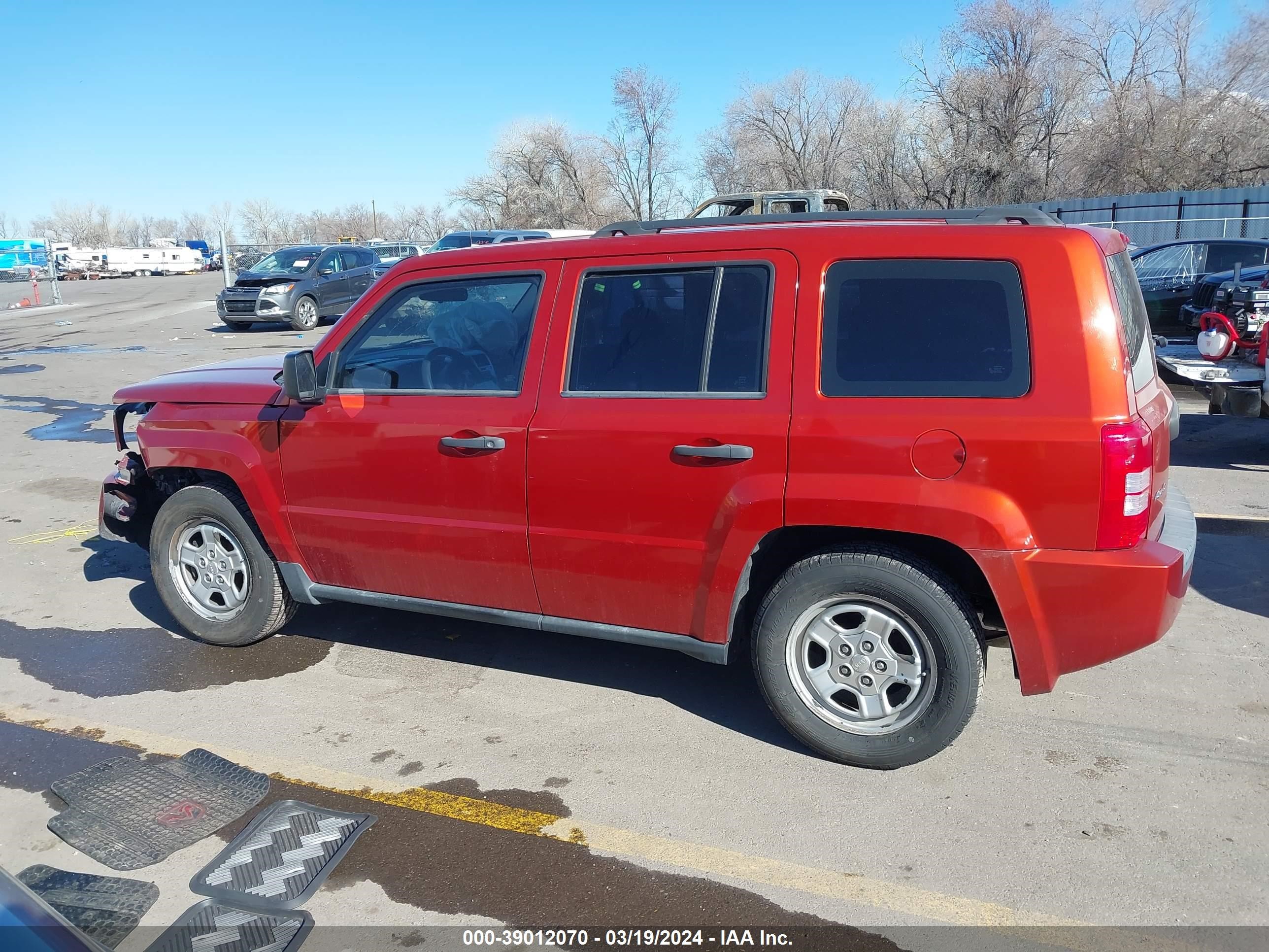 Photo 13 VIN: 1J8FF28W58D746910 - JEEP LIBERTY (PATRIOT) 