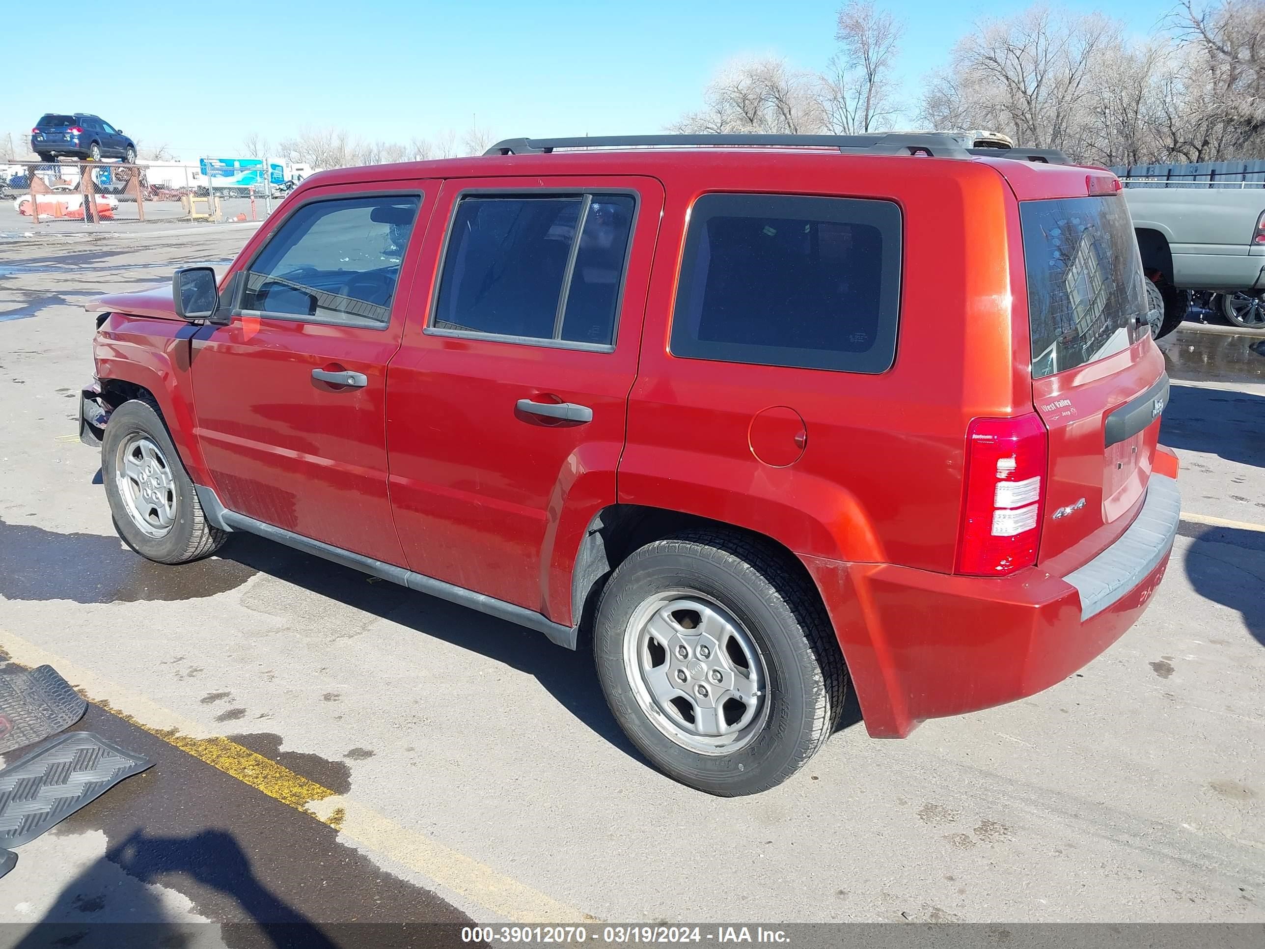 Photo 2 VIN: 1J8FF28W58D746910 - JEEP LIBERTY (PATRIOT) 