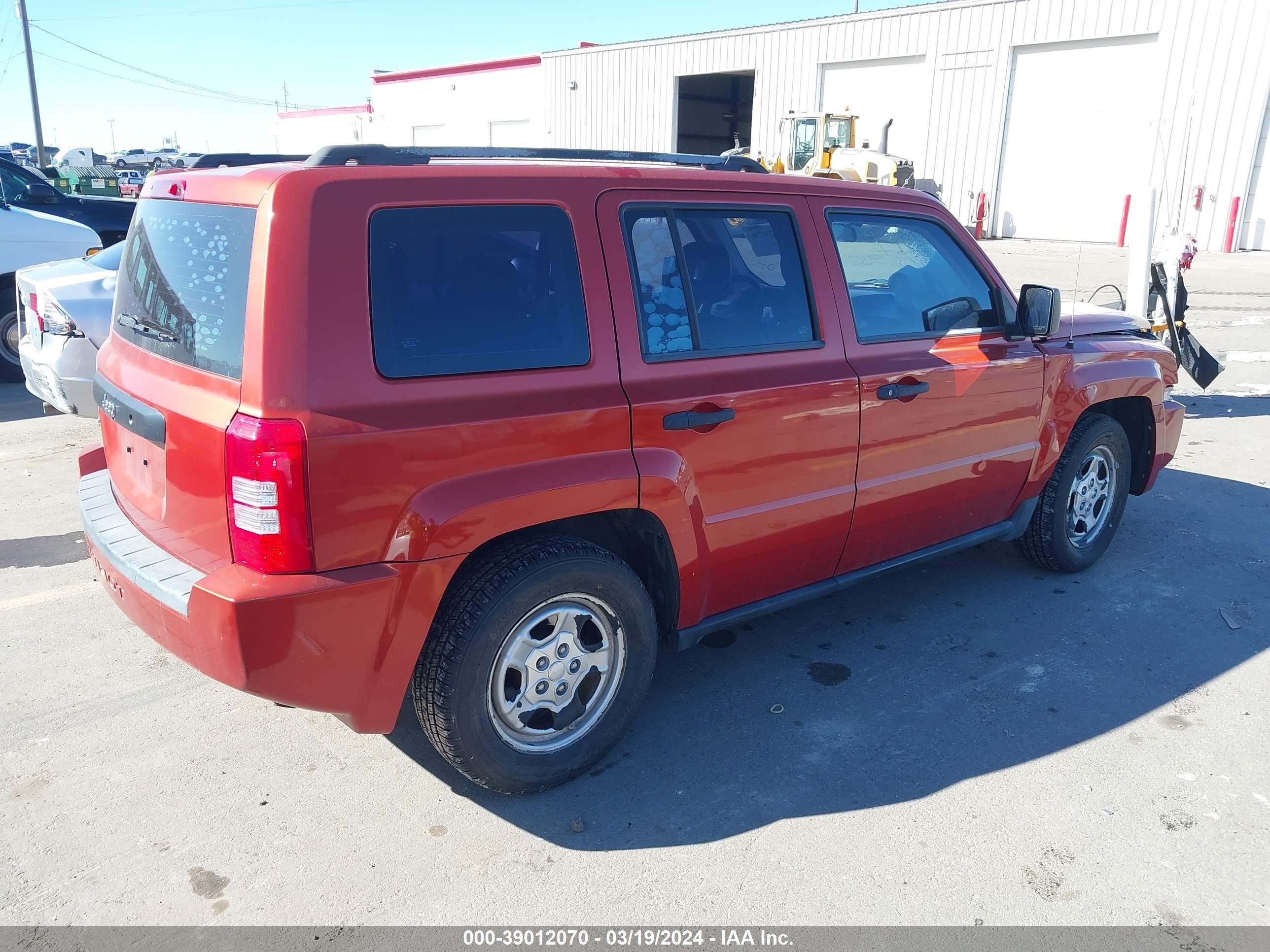 Photo 3 VIN: 1J8FF28W58D746910 - JEEP LIBERTY (PATRIOT) 