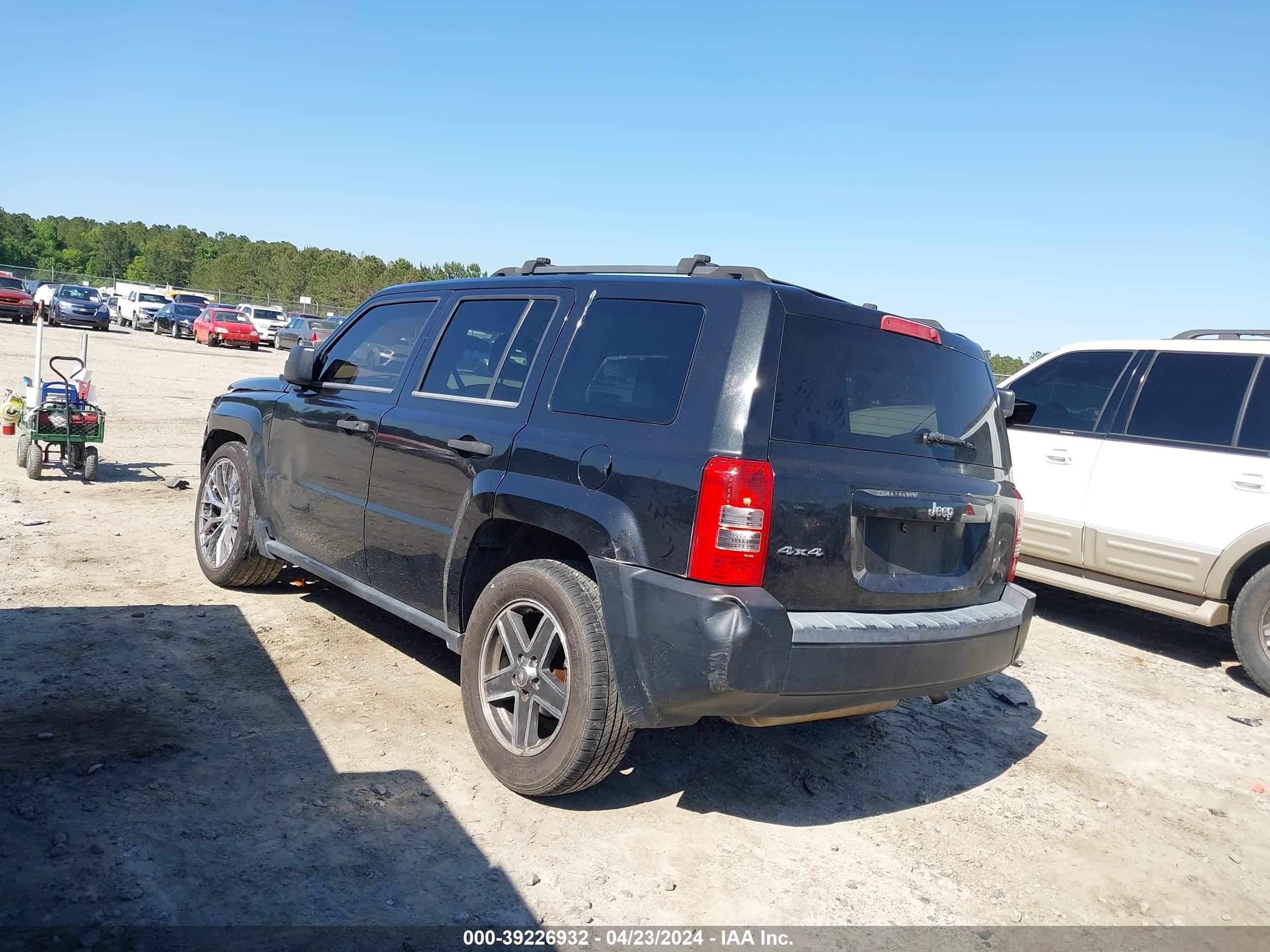 Photo 2 VIN: 1J8FF28W68D787143 - JEEP LIBERTY (PATRIOT) 