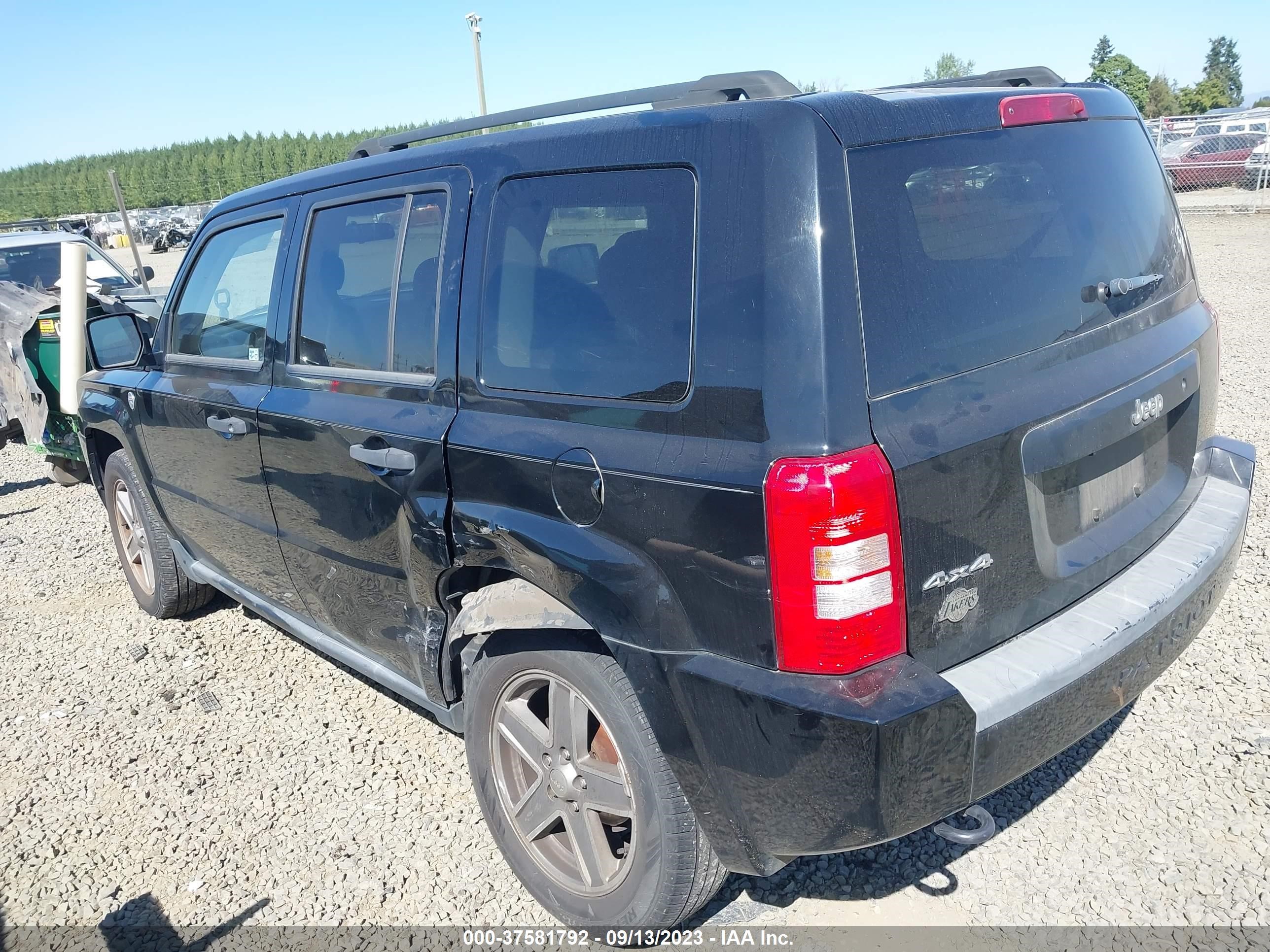 Photo 2 VIN: 1J8FF28W77D355921 - JEEP LIBERTY (PATRIOT) 