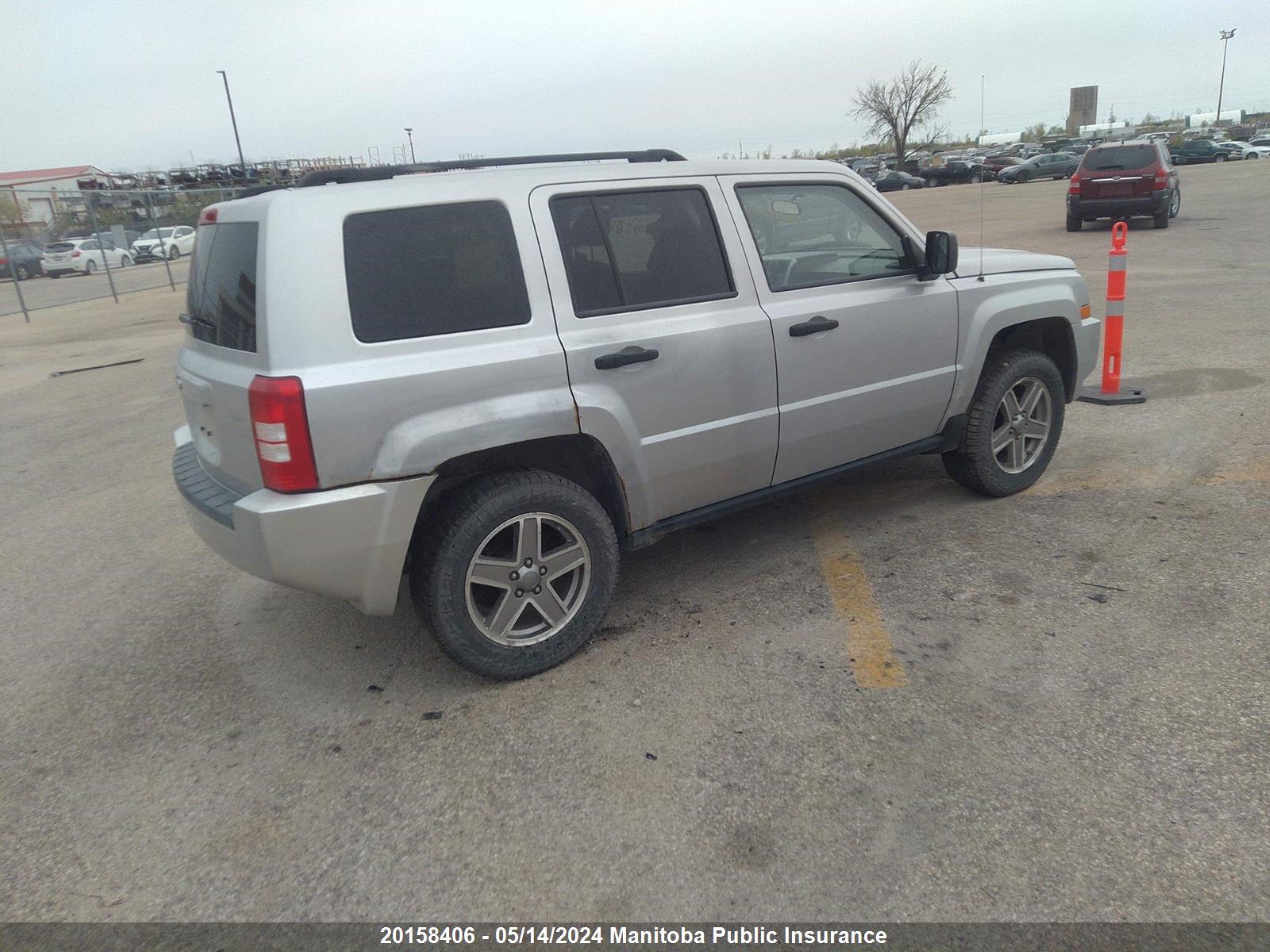 Photo 3 VIN: 1J8FF28W78D574976 - JEEP LIBERTY (PATRIOT) 