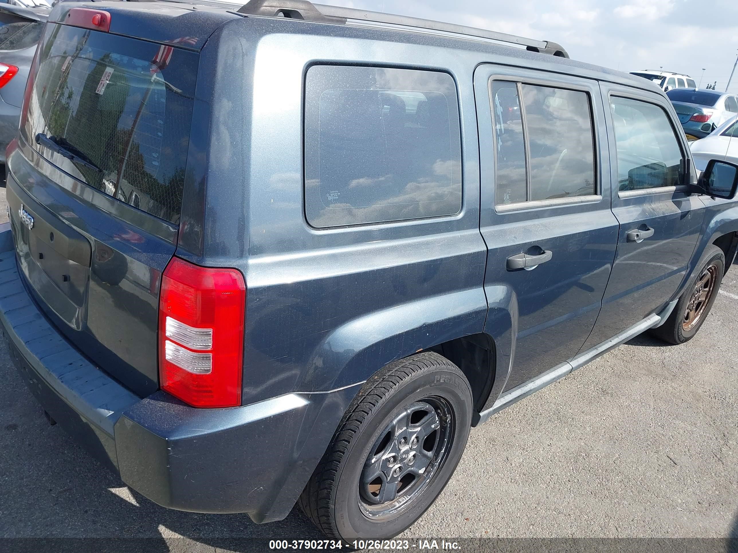 Photo 3 VIN: 1J8FF28W78D719739 - JEEP LIBERTY (PATRIOT) 