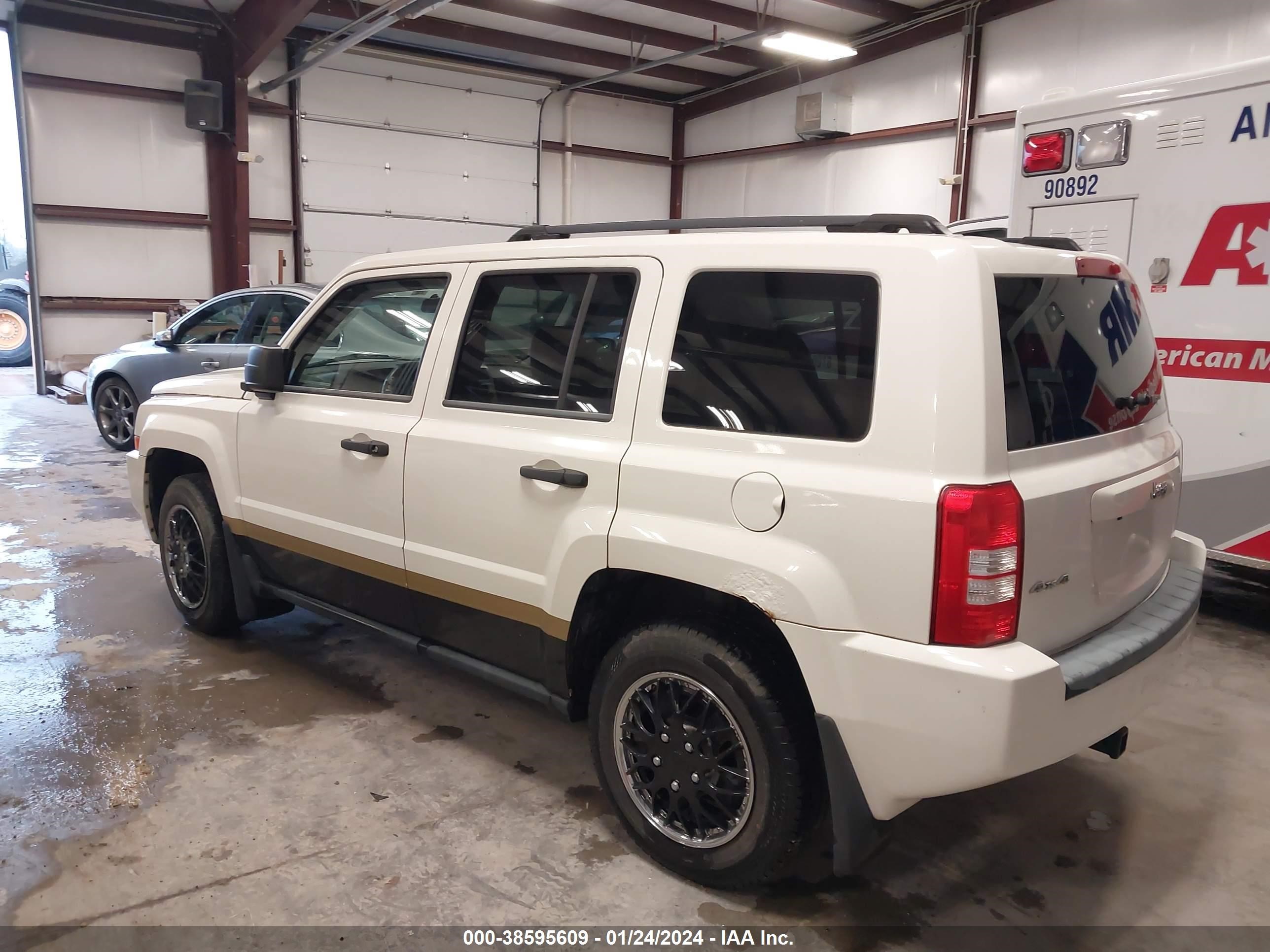 Photo 2 VIN: 1J8FF28W78D798751 - JEEP LIBERTY (PATRIOT) 