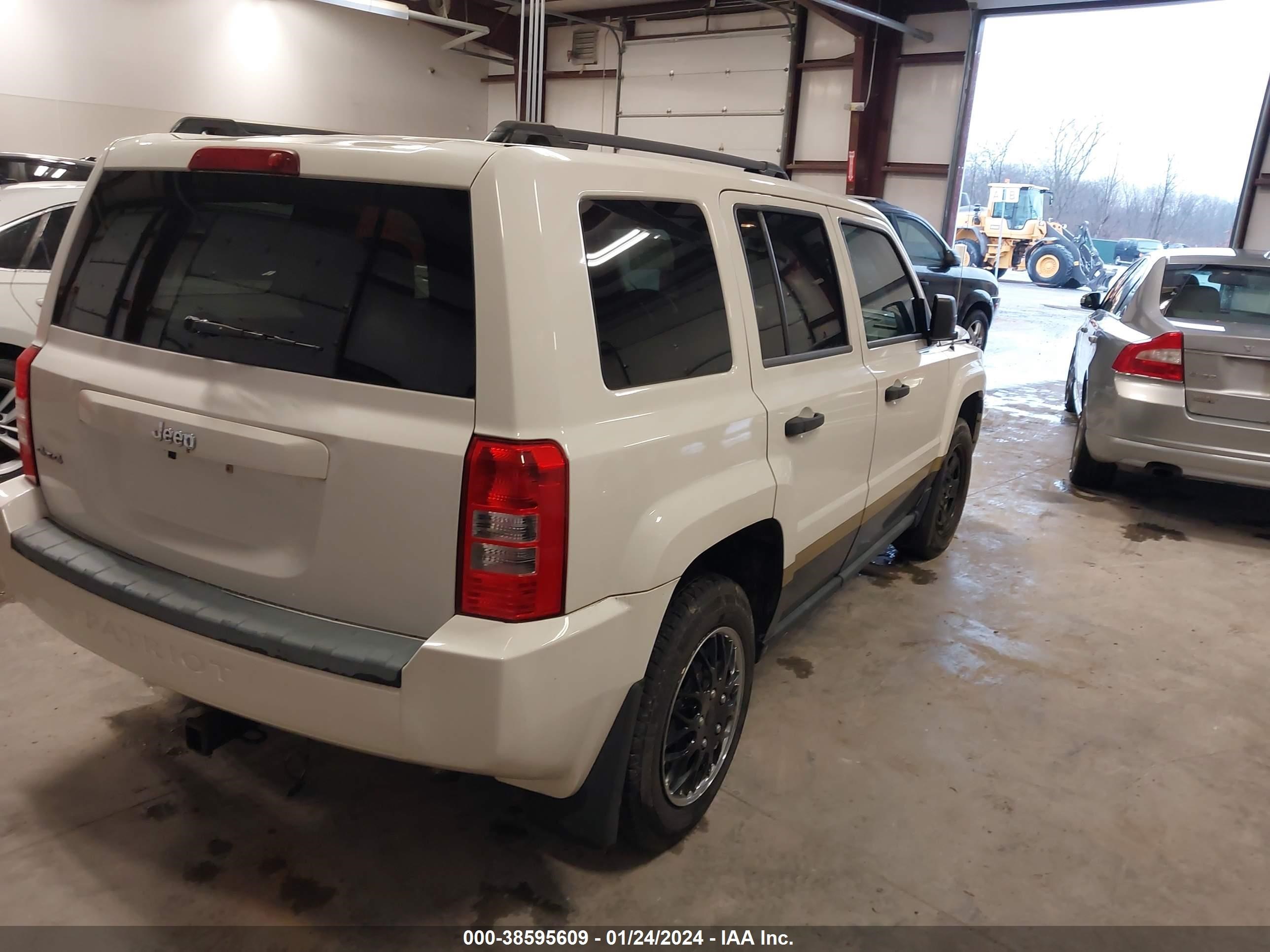 Photo 3 VIN: 1J8FF28W78D798751 - JEEP LIBERTY (PATRIOT) 