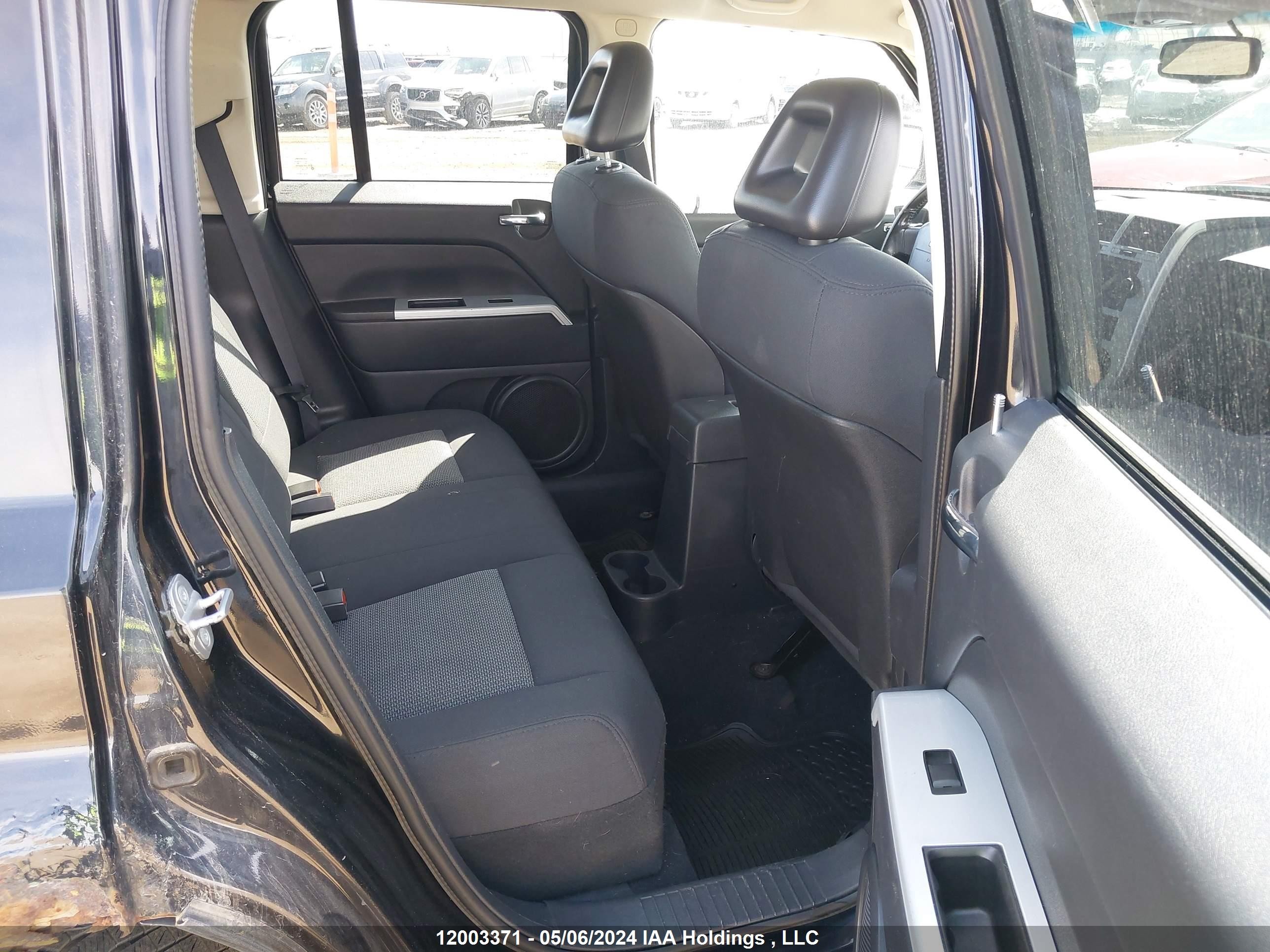 Photo 7 VIN: 1J8FF28W88D762079 - JEEP LIBERTY (PATRIOT) 