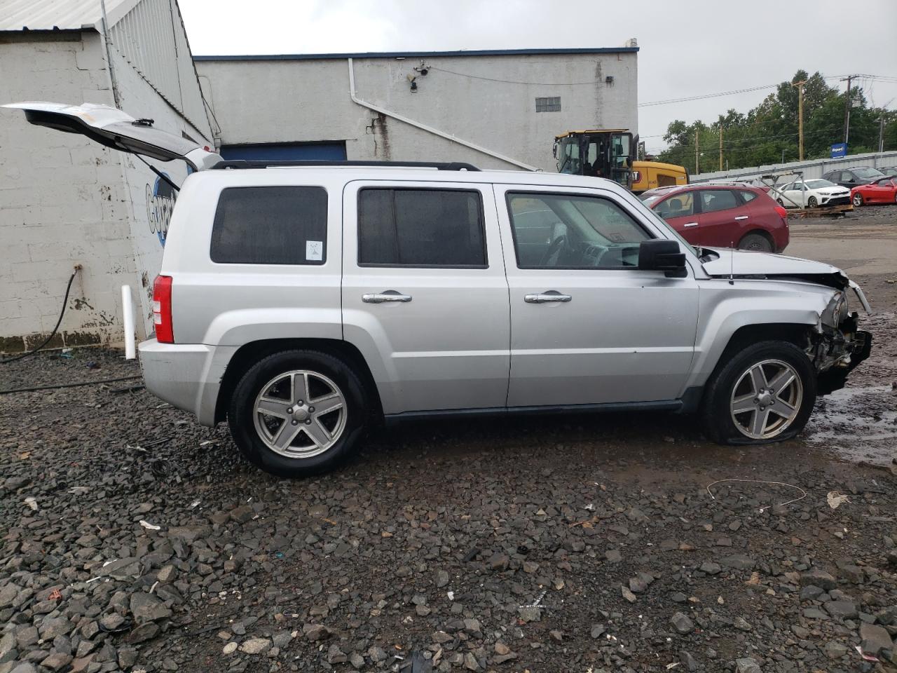 Photo 2 VIN: 1J8FF28W98D549562 - JEEP LIBERTY (PATRIOT) 