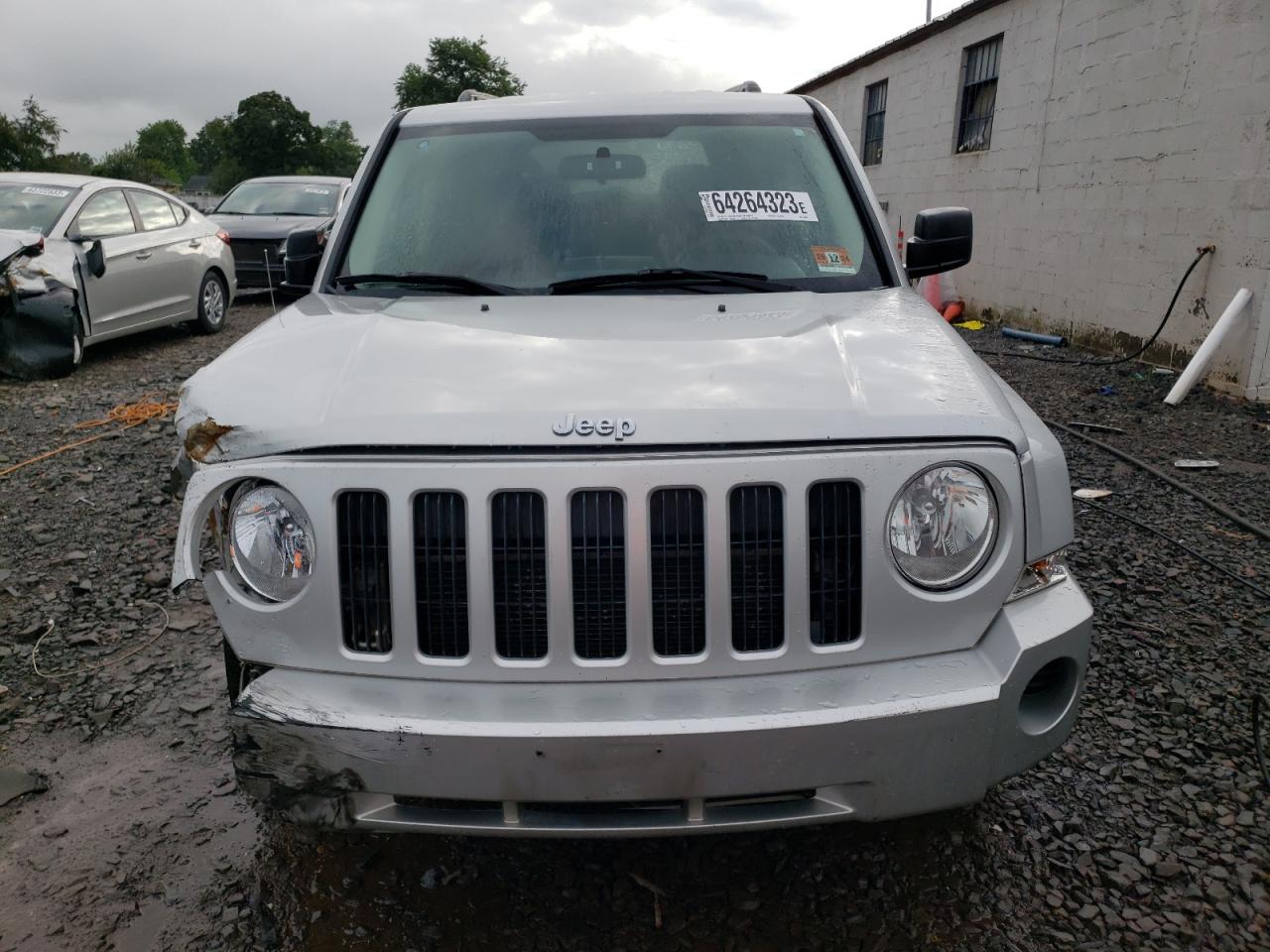 Photo 4 VIN: 1J8FF28W98D549562 - JEEP LIBERTY (PATRIOT) 