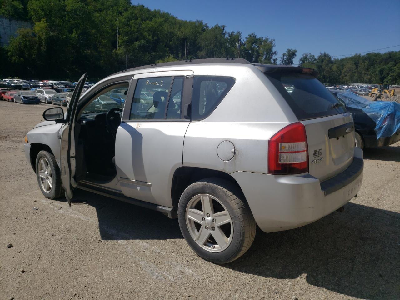 Photo 2 VIN: 1J8FF47W48D705729 - JEEP COMPASS 