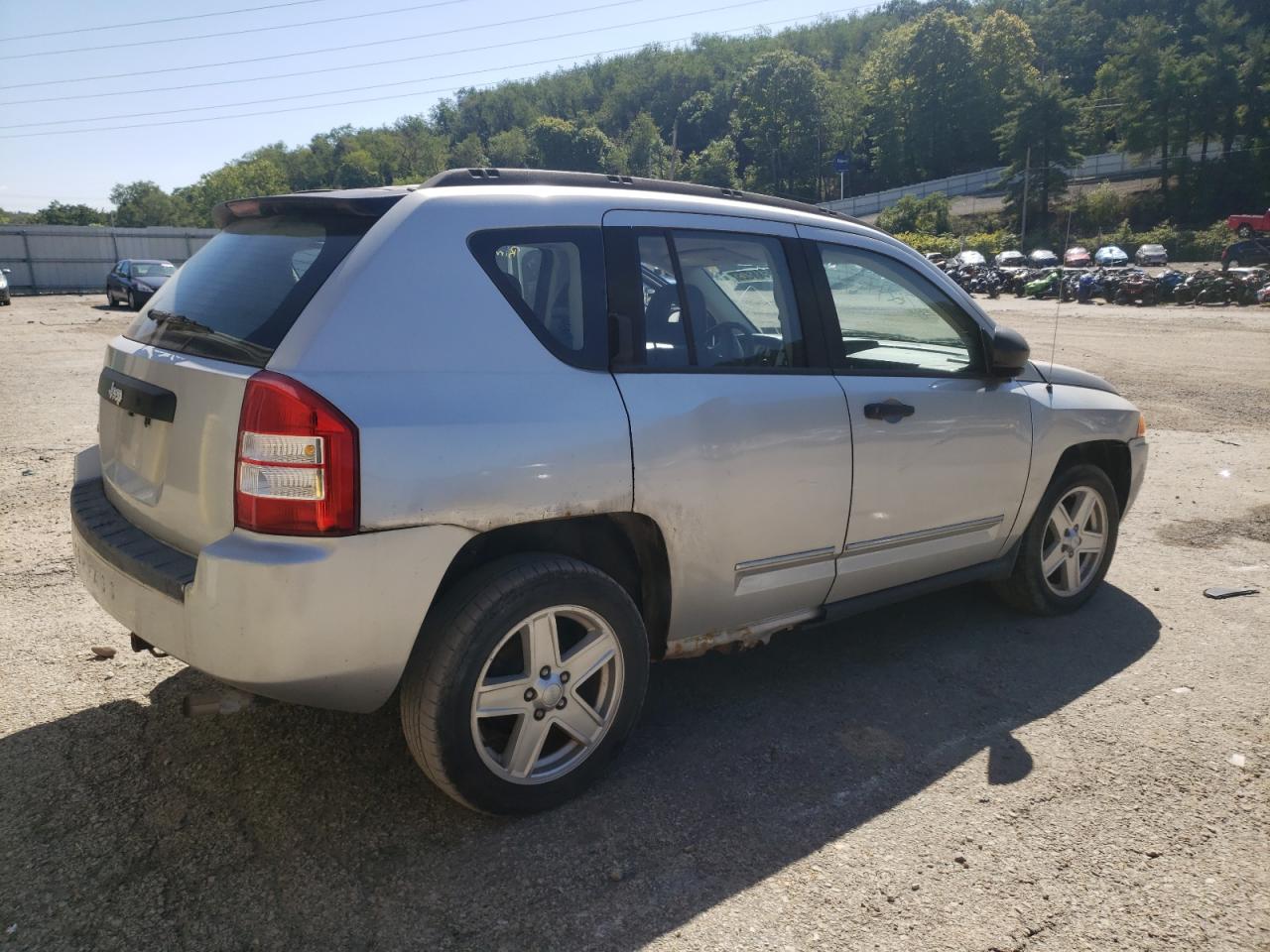 Photo 3 VIN: 1J8FF47W48D705729 - JEEP COMPASS 